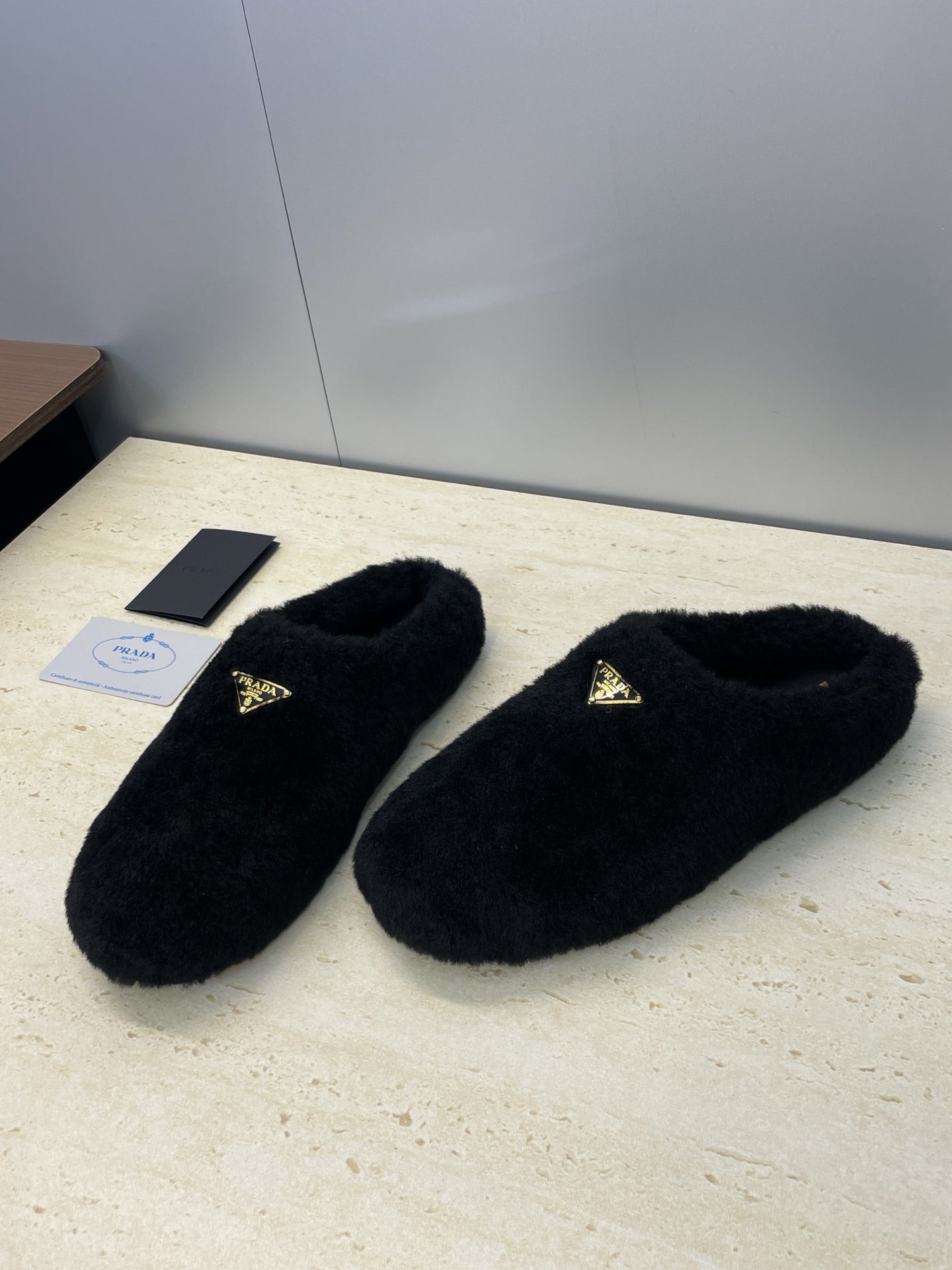 Prada 25s Slide Black Shearing 551884