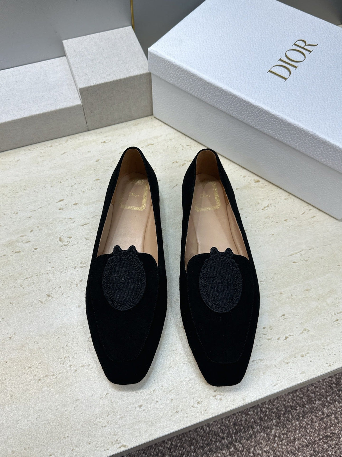 CD 26s Médaillon Loafers Black Suede 118456