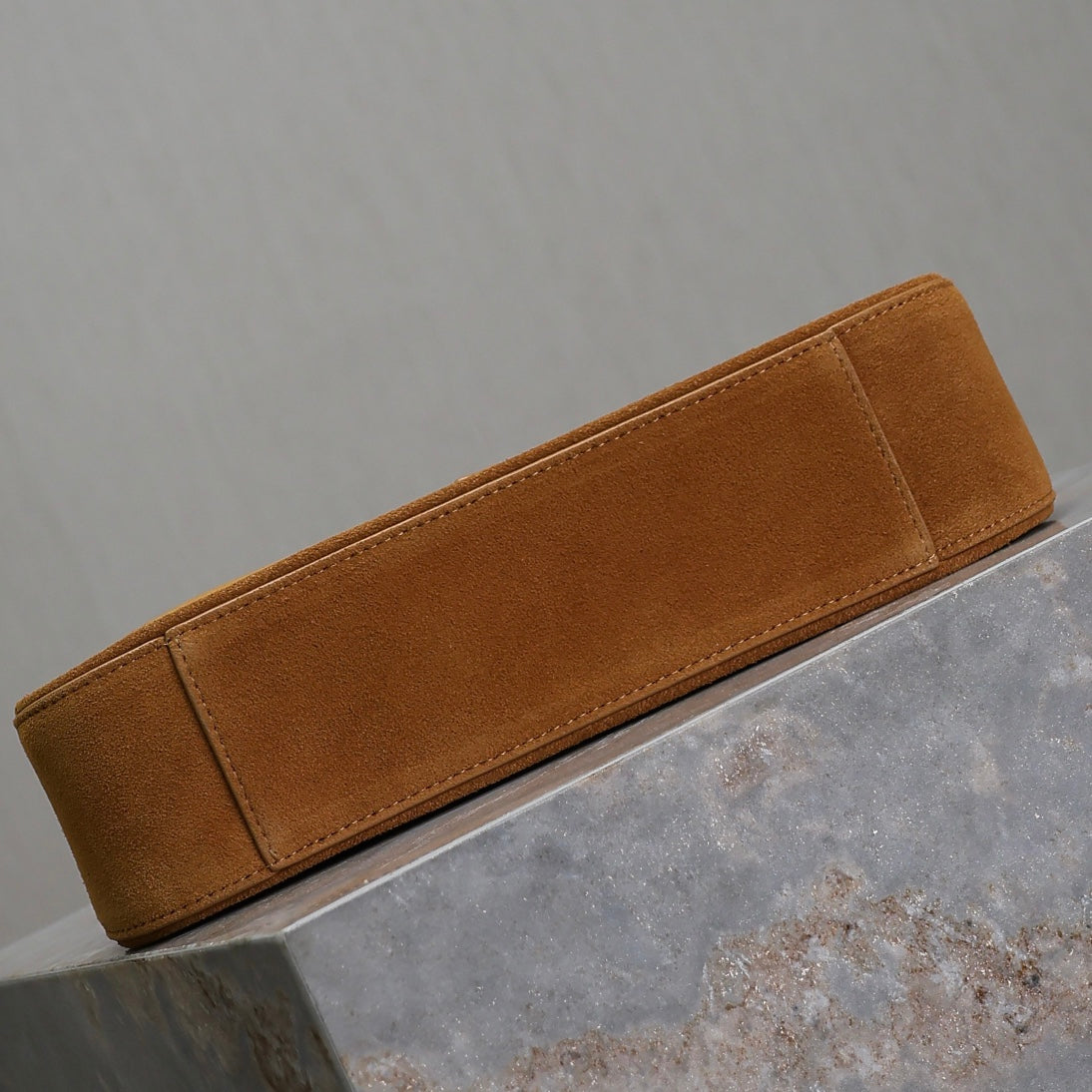 LE 5 À 7 BAG 25 IN BRONZE BROWN SUEDE COPPER LOGO