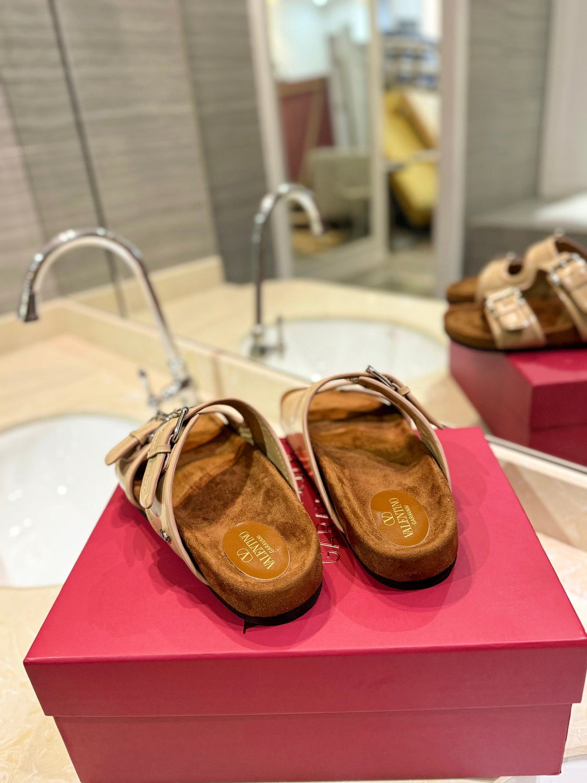 VT 26s Fussfriend Two Strap Sandals Nude Brown Patent Leather Suede 985407