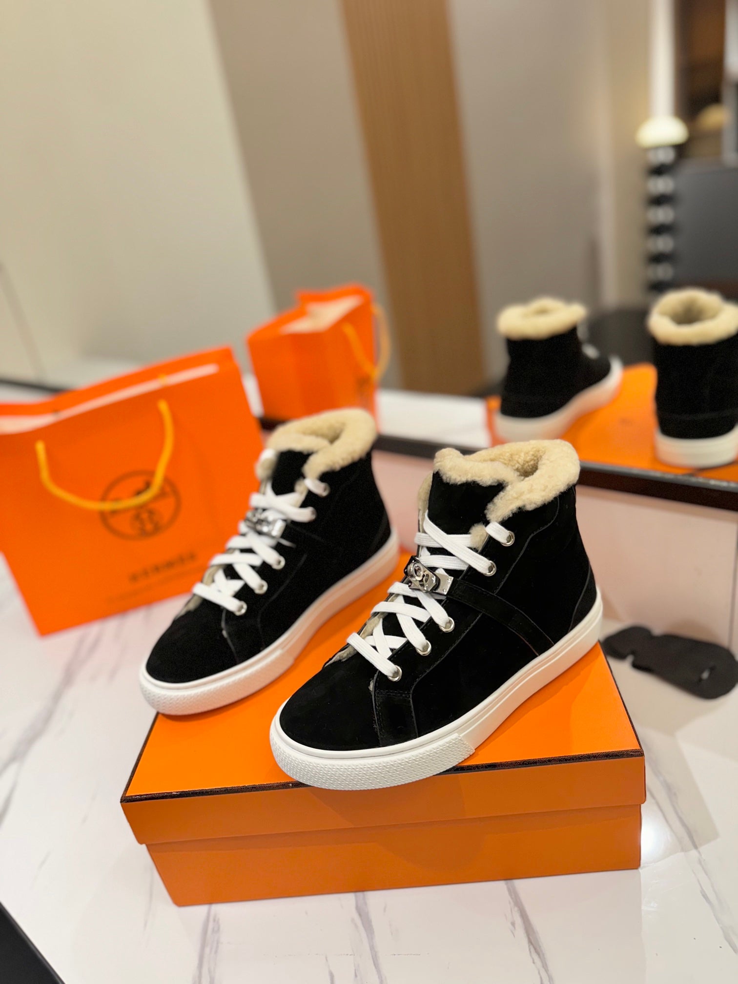 HM Daydream Sneaker Black With Wool Lining Suede 983073
