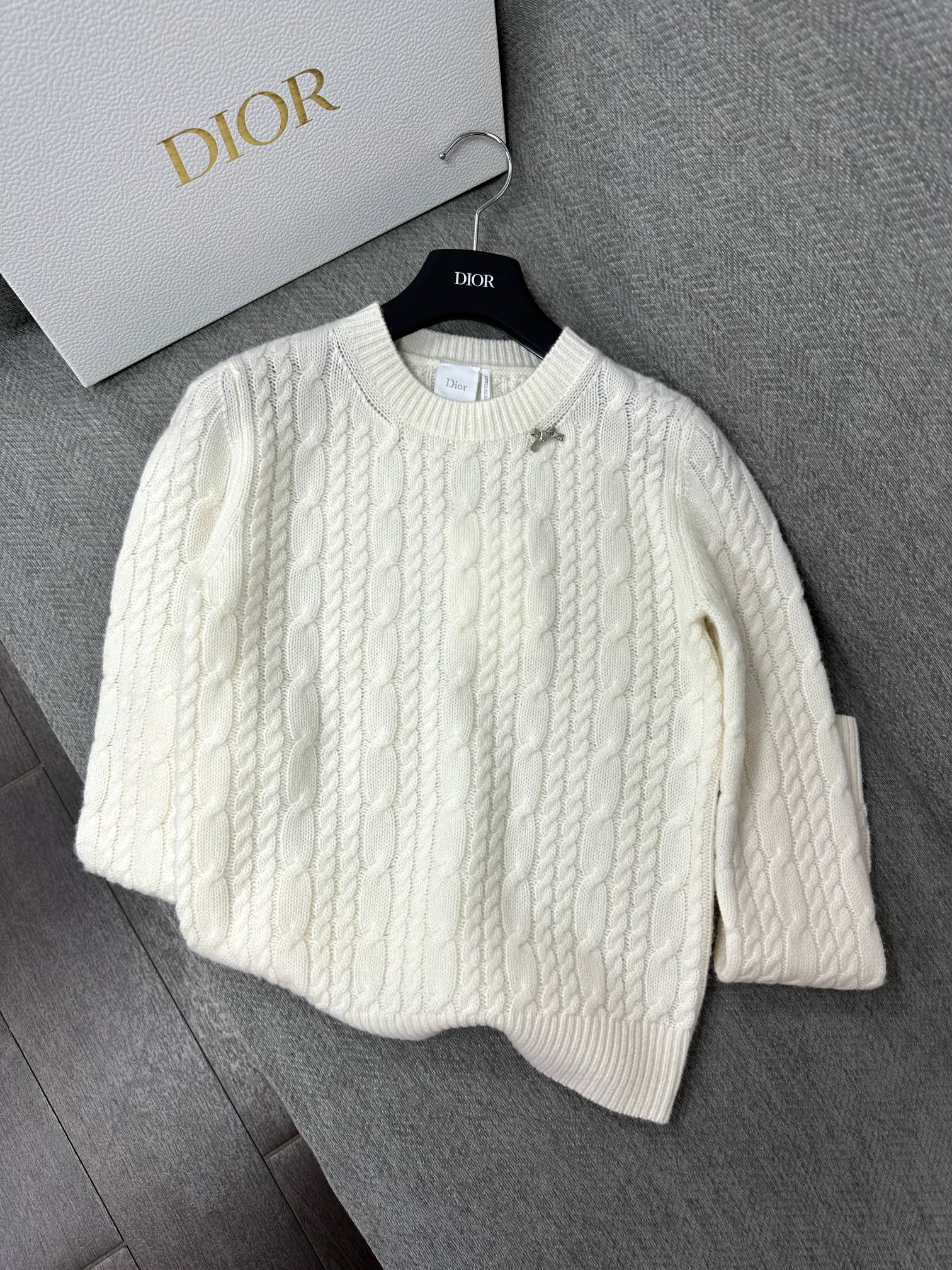 CD Sweater Beige Cashmere Twisted Knit 345309