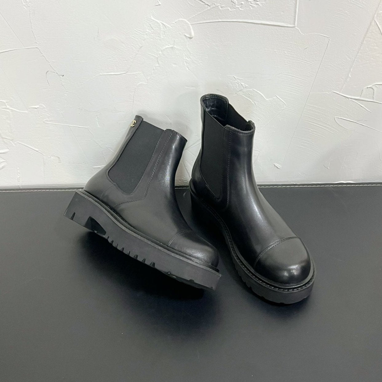 CC Chelsea Ankle Boots In Black Cowhide 949682