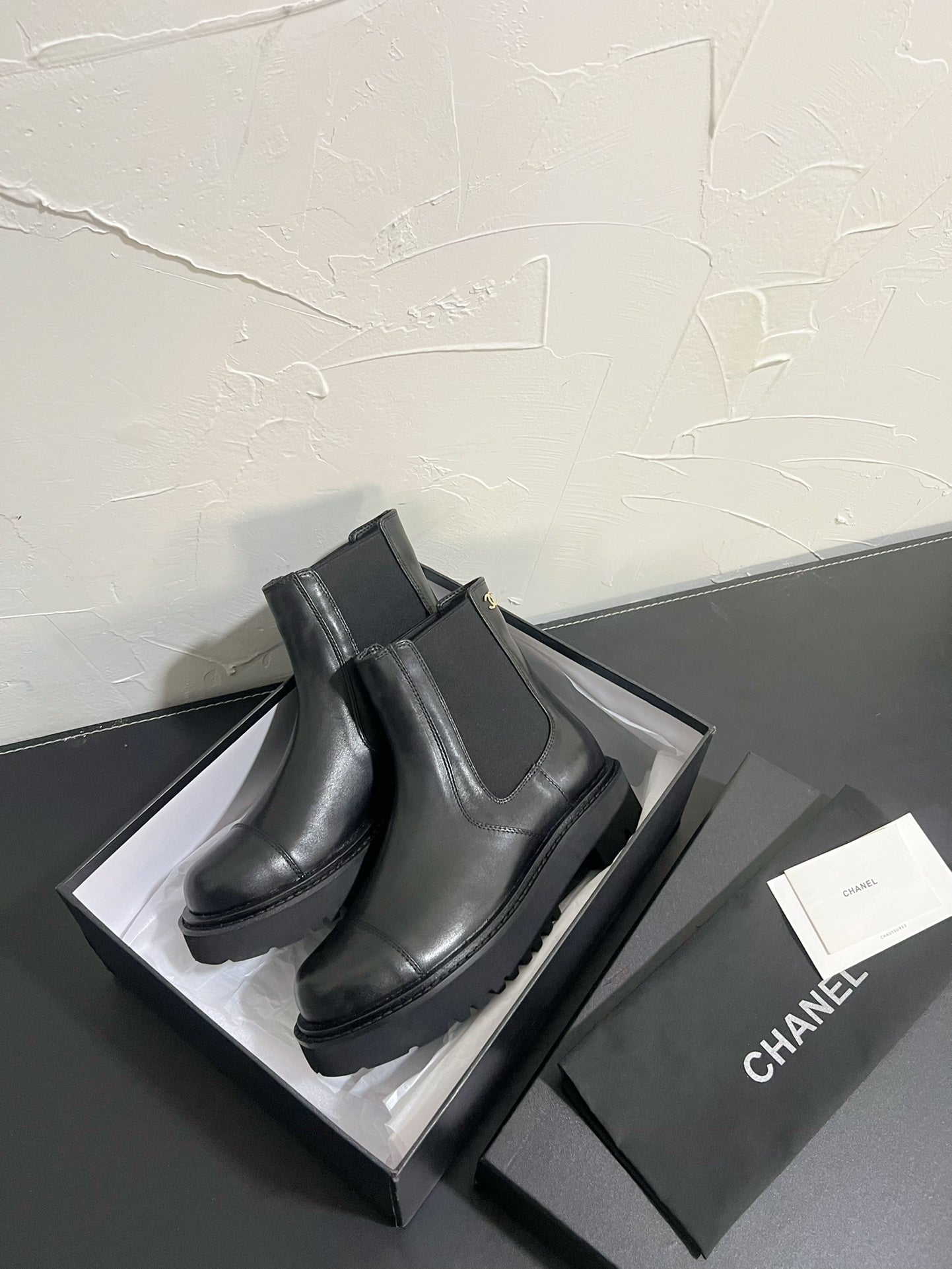 CC Chelsea Ankle Boots In Black Cowhide 949682