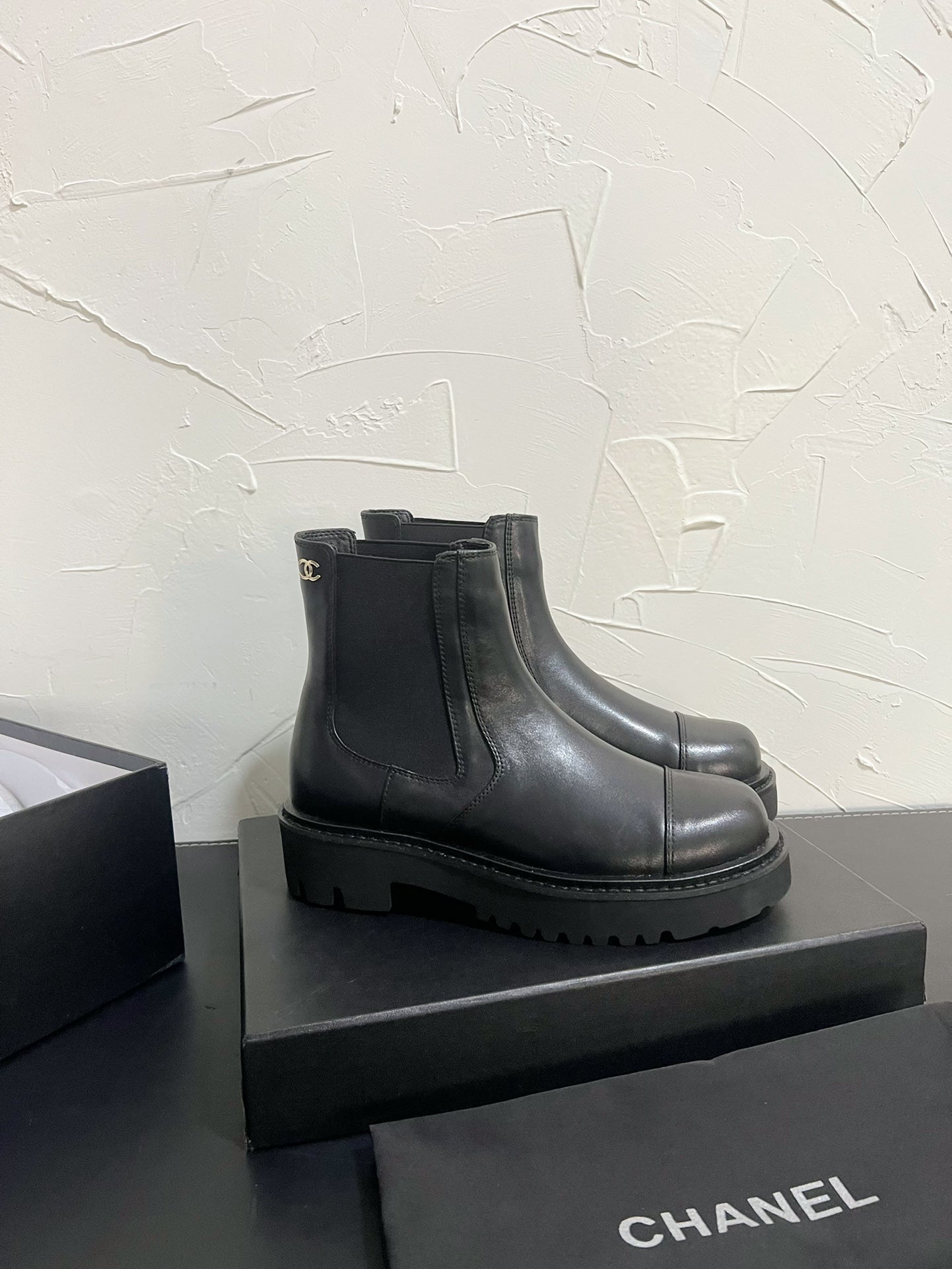 CC Chelsea Ankle Boots In Black Cowhide 949682