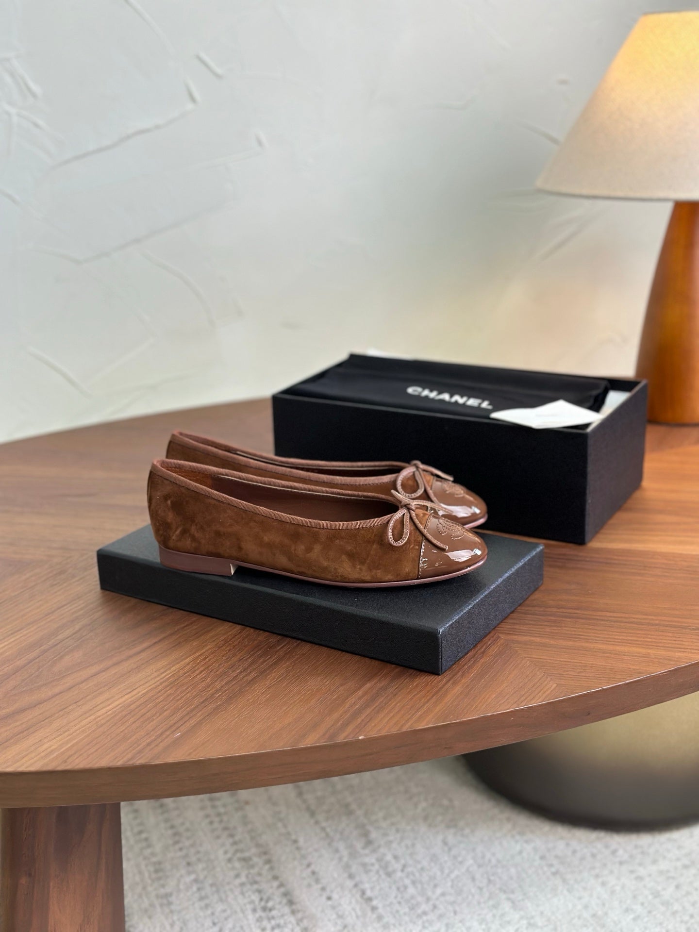CC 26s Ballet Flat Coffee Suede Glossy Leather 938104