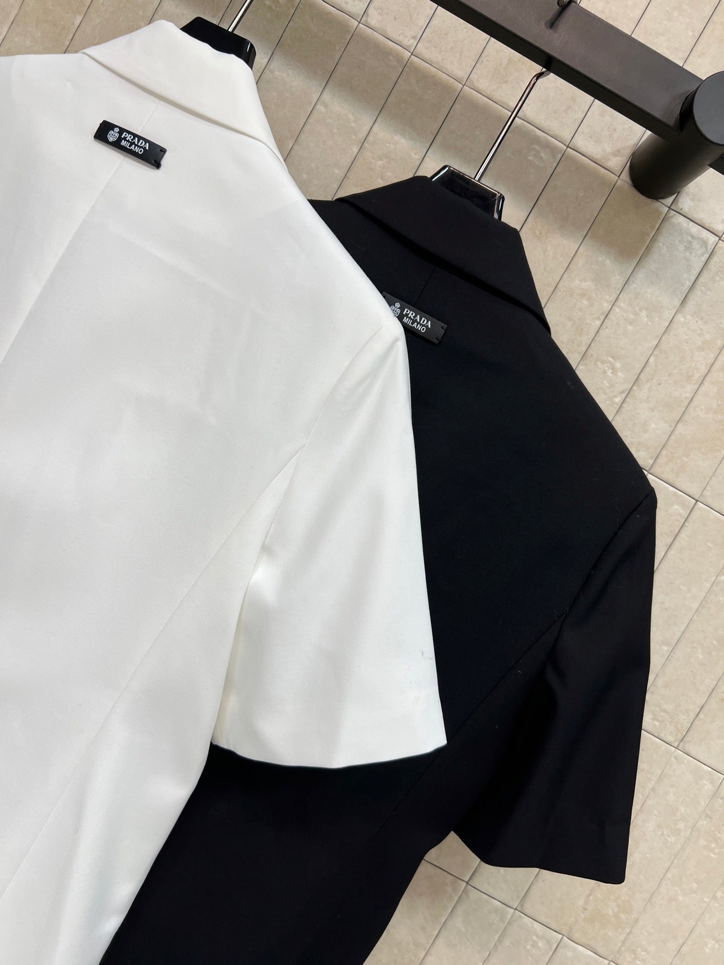 Prada 26s Short-Sleeved Blaze Polyester Rayon 400730