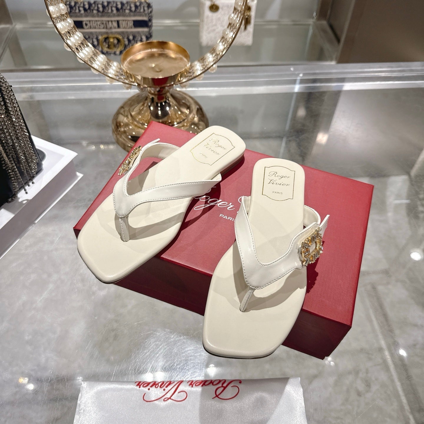 Roger Vivier 26s Thong White Cowhide 679816