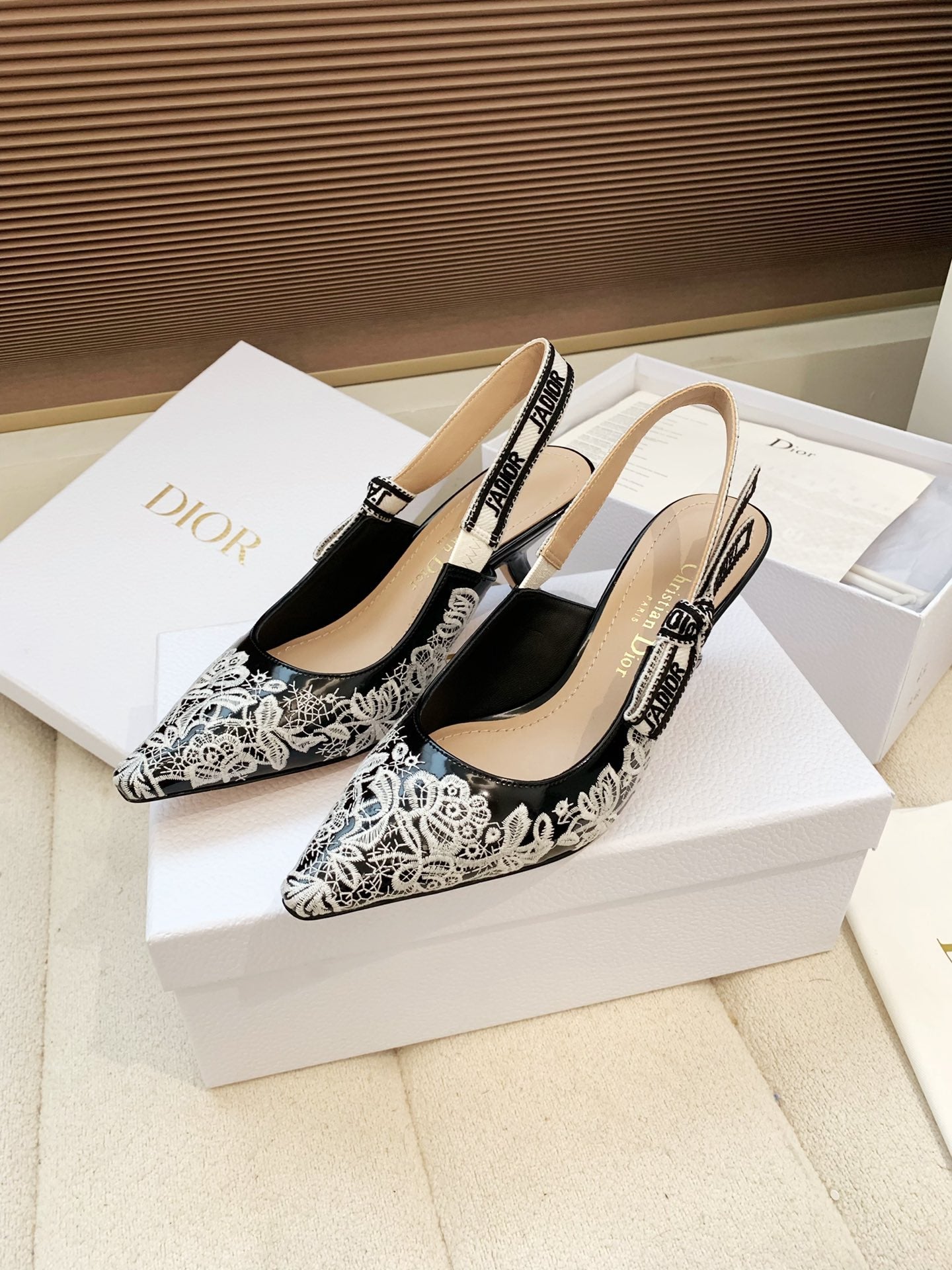 CD 26s J'Adior Jacquard Embroidered Slingback 6.5 Black Patent Leather 614928