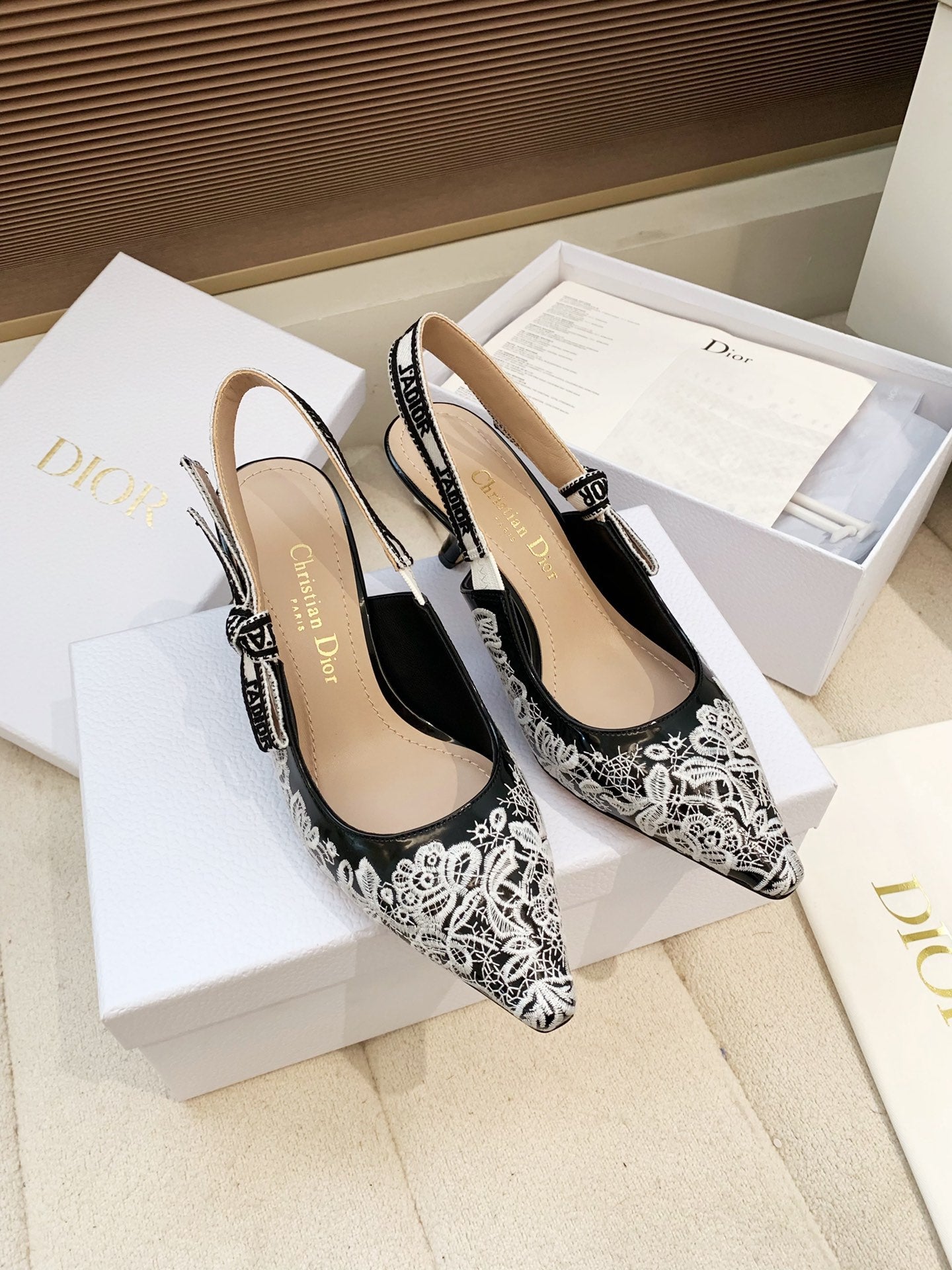 CD 26s J'Adior Jacquard Embroidered Slingback 6.5 Black Patent Leather 614928