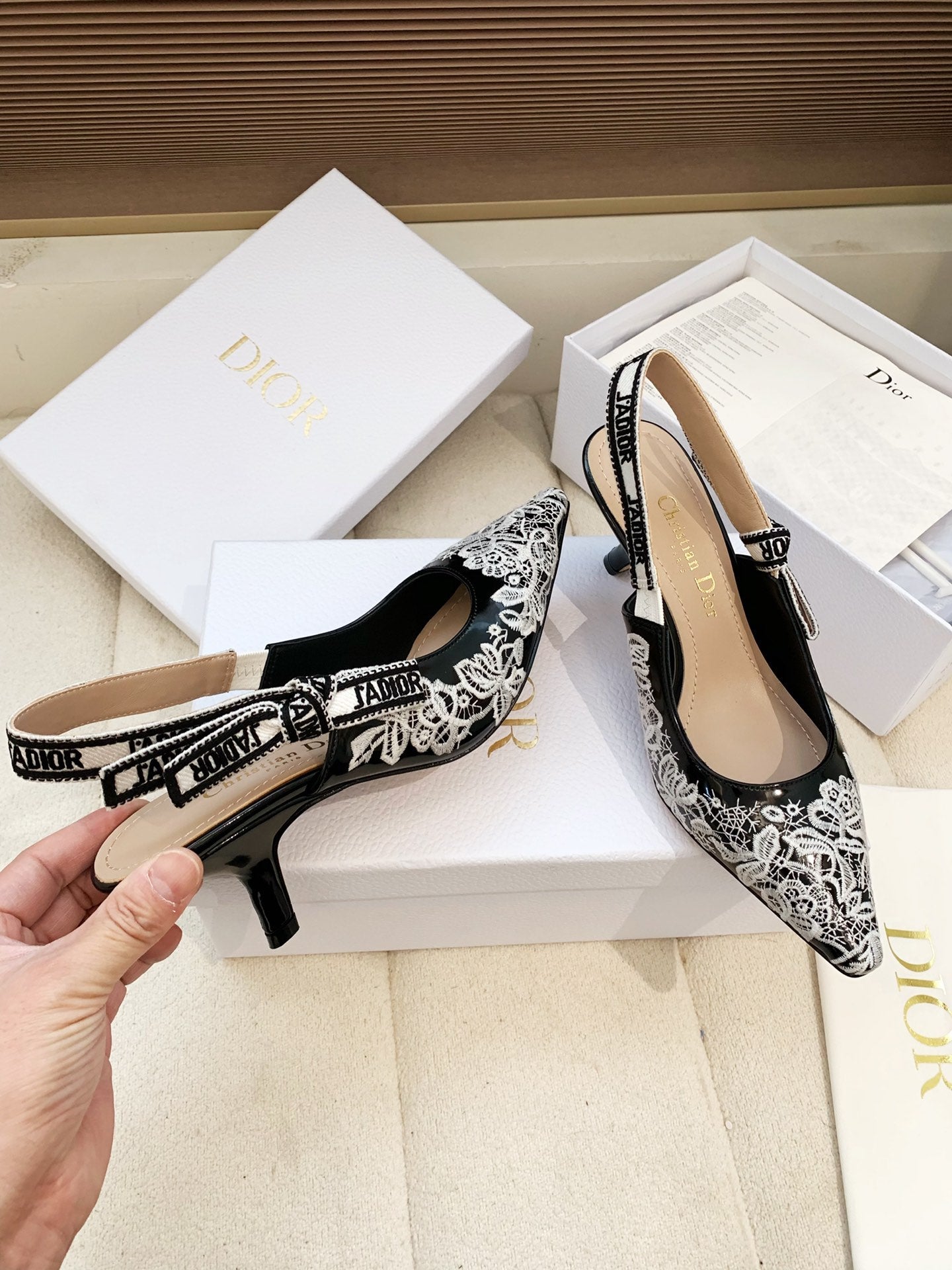CD 26s J'Adior Jacquard Embroidered Slingback 6.5 Black Patent Leather 614928