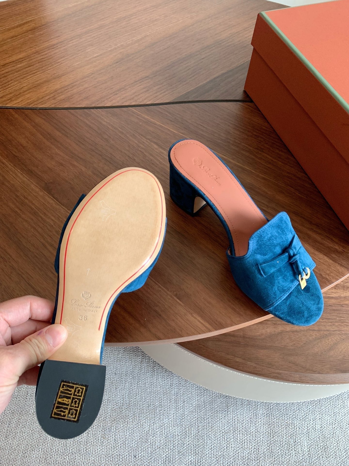 LP 26s Summer Mule Heels 60mm In Dark Blue Suede