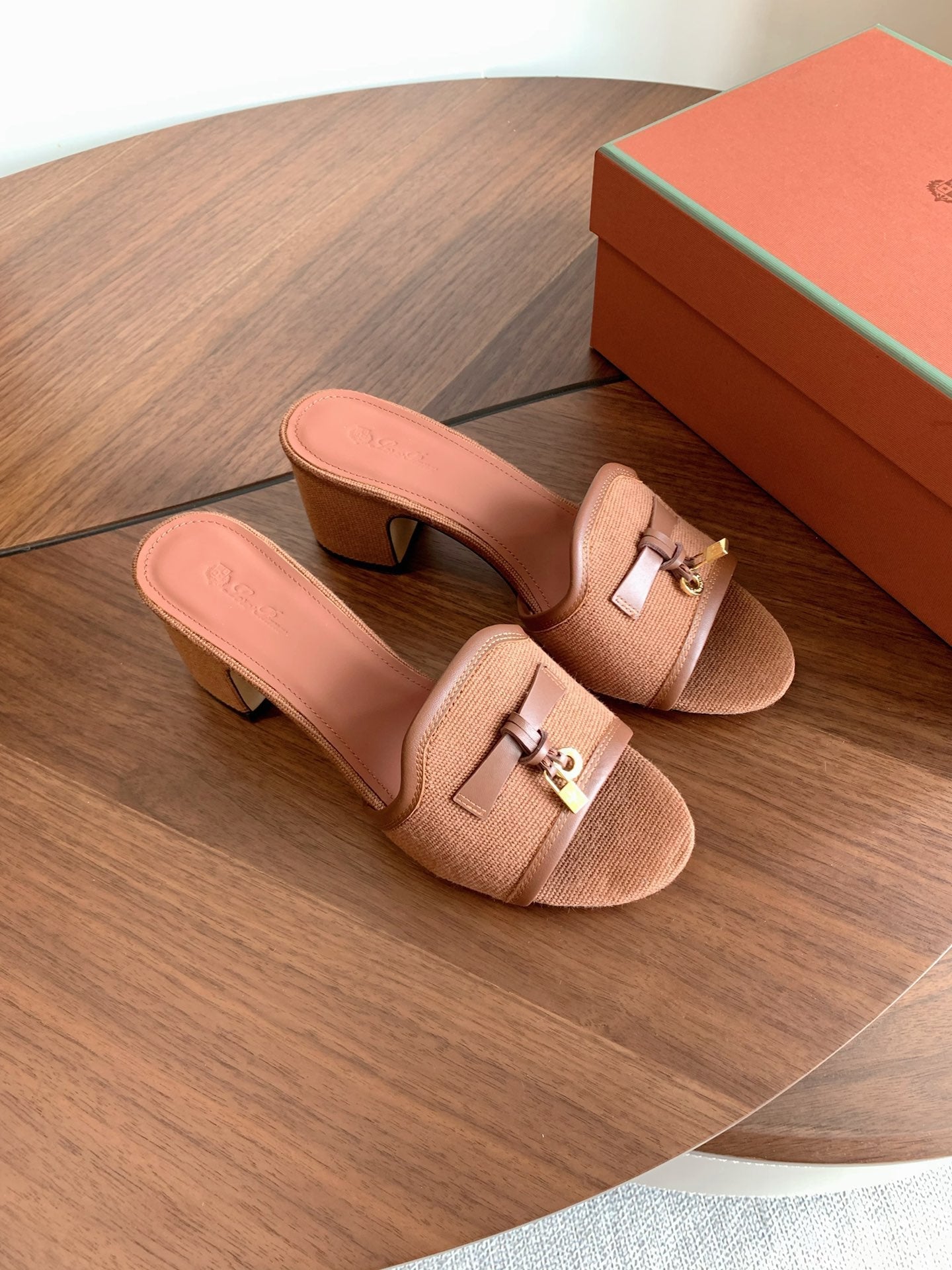 LP 26s Summer Mule Heels 60mm In Dusty Rose Brown Canvas And Calfskin