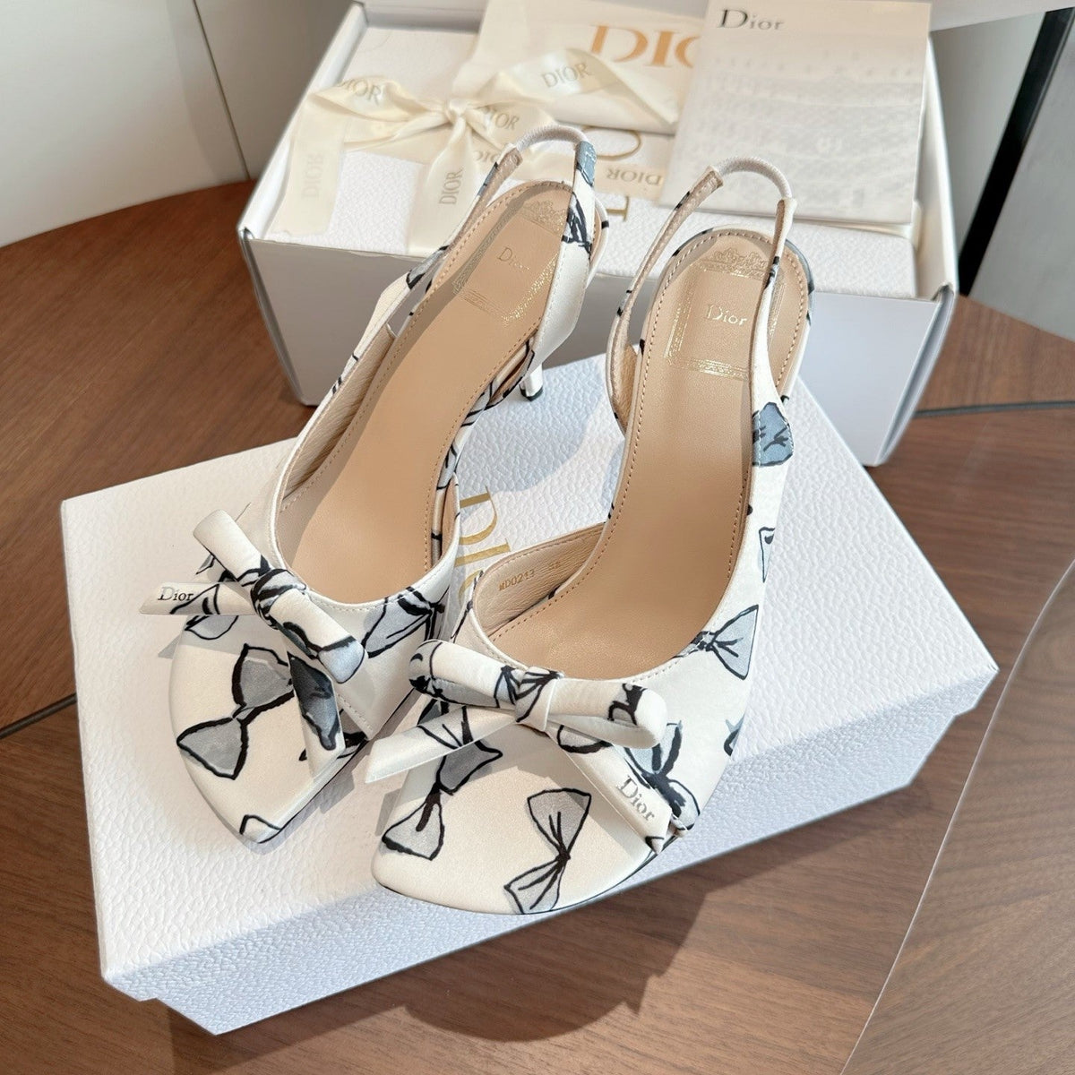 CD 26s J'Adior Slingback Sandals White Black Bow Print Grosgrain 150511