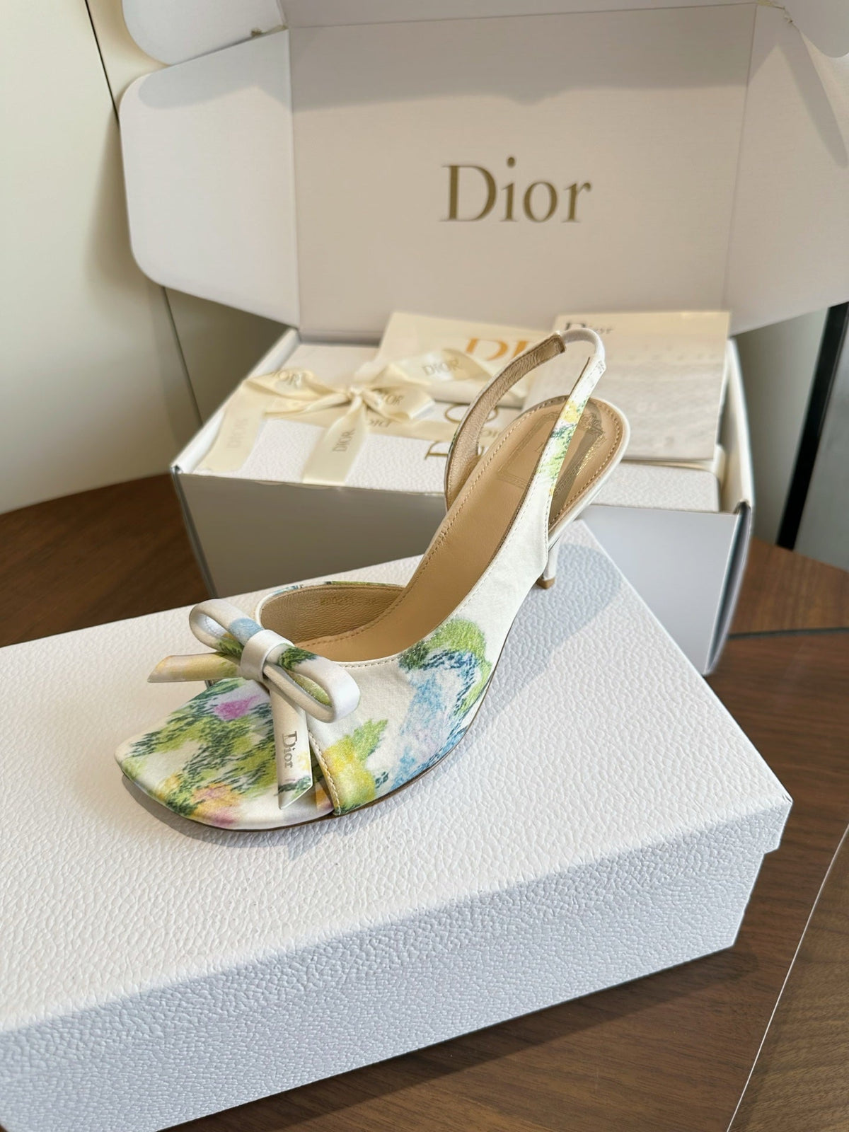 CD 26s J'Adior Slingback Sandals White Multicolor Floral Canvas 150512
