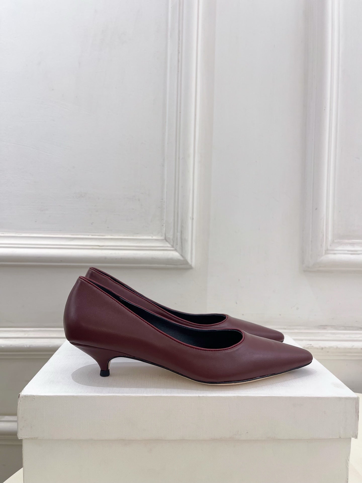 The Row 25ss TR Kitten heel Pointed Toe Shoes 35mm Burgundy Sheepskin 425559