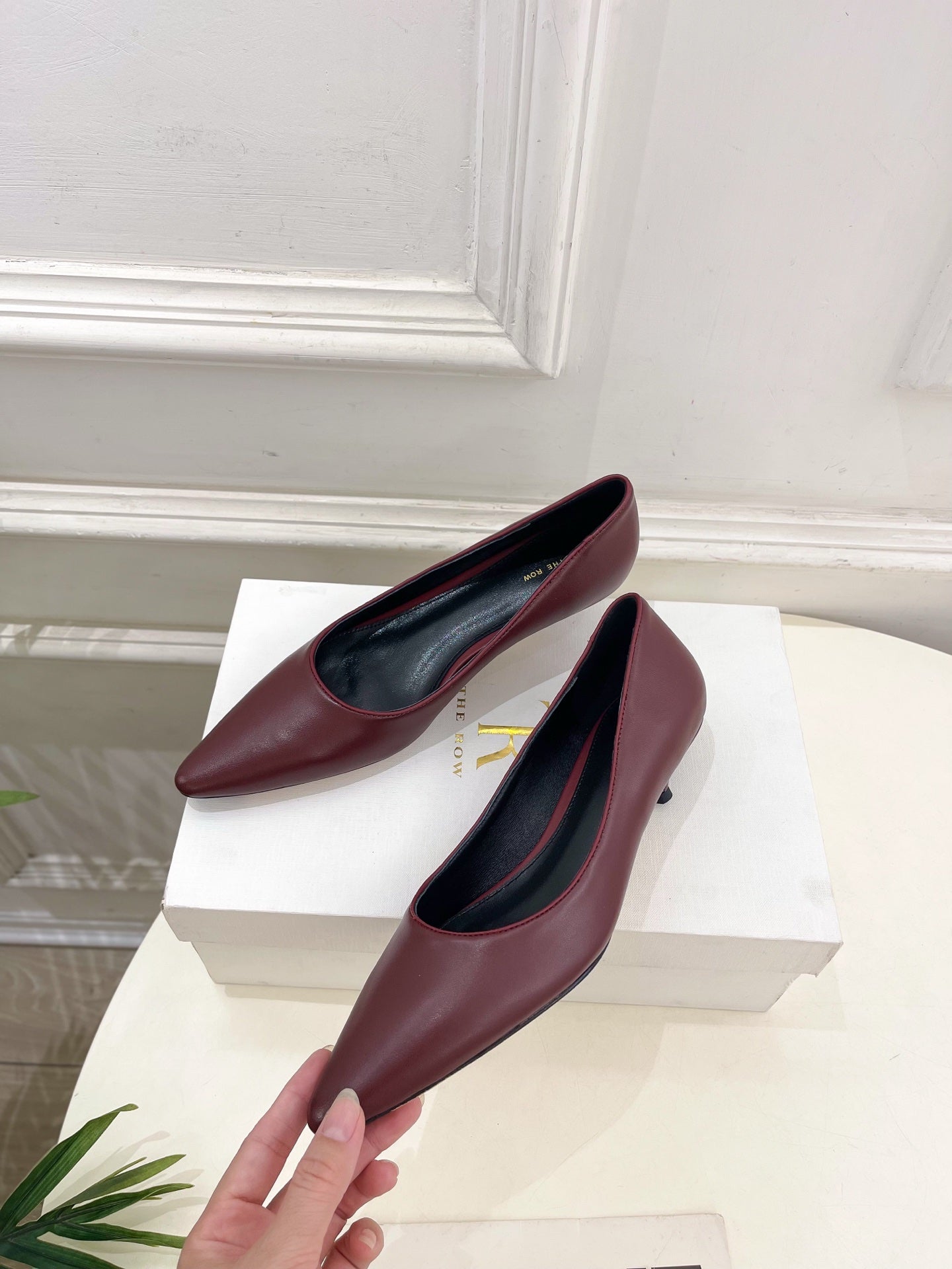 The Row 25ss TR Kitten heel Pointed Toe Shoes 35mm Burgundy Sheepskin 425559