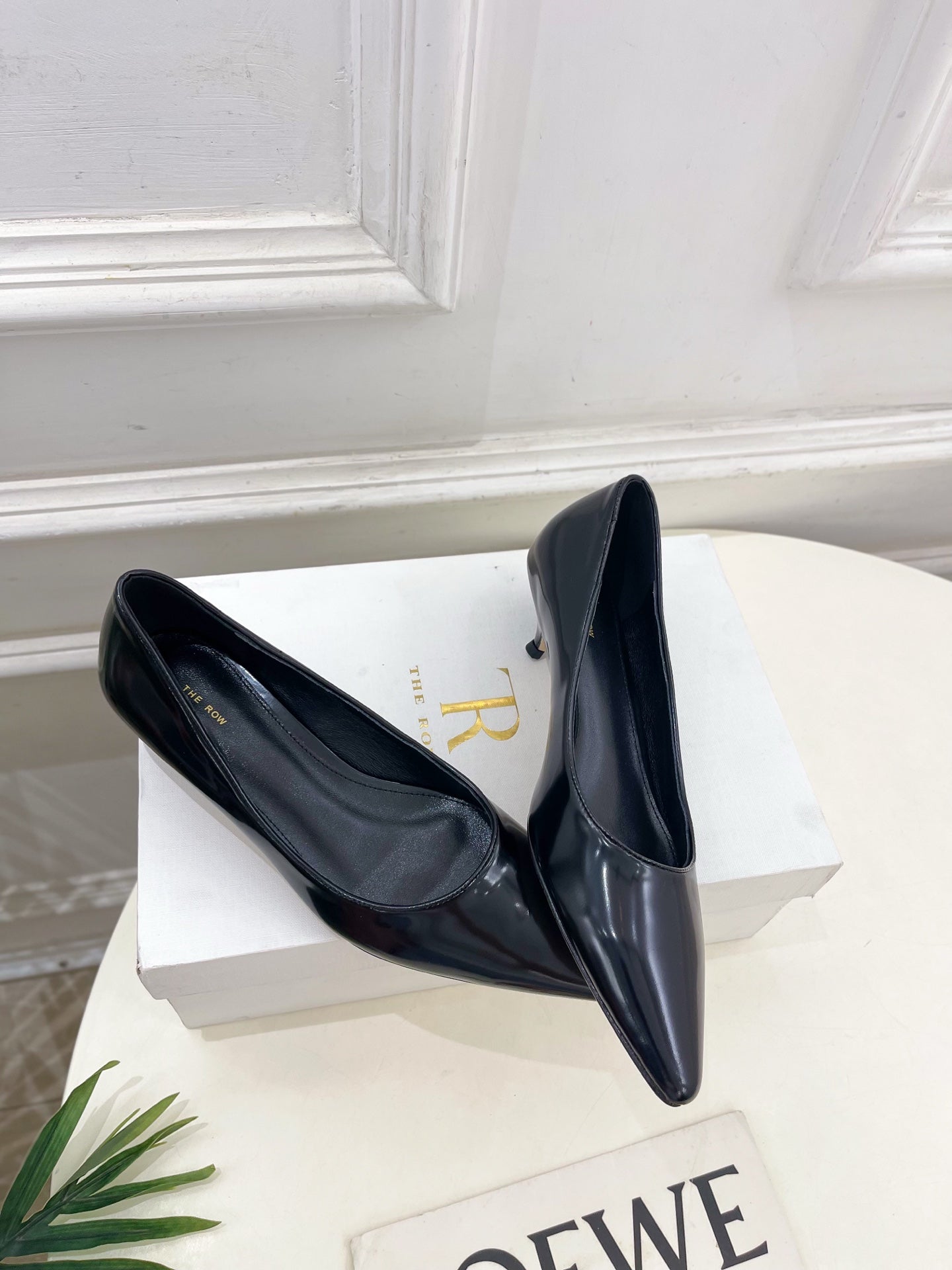 The Row 25ss TR Kitten heel Pointed Toe Shoes 35mm Black Sheepskin 425560