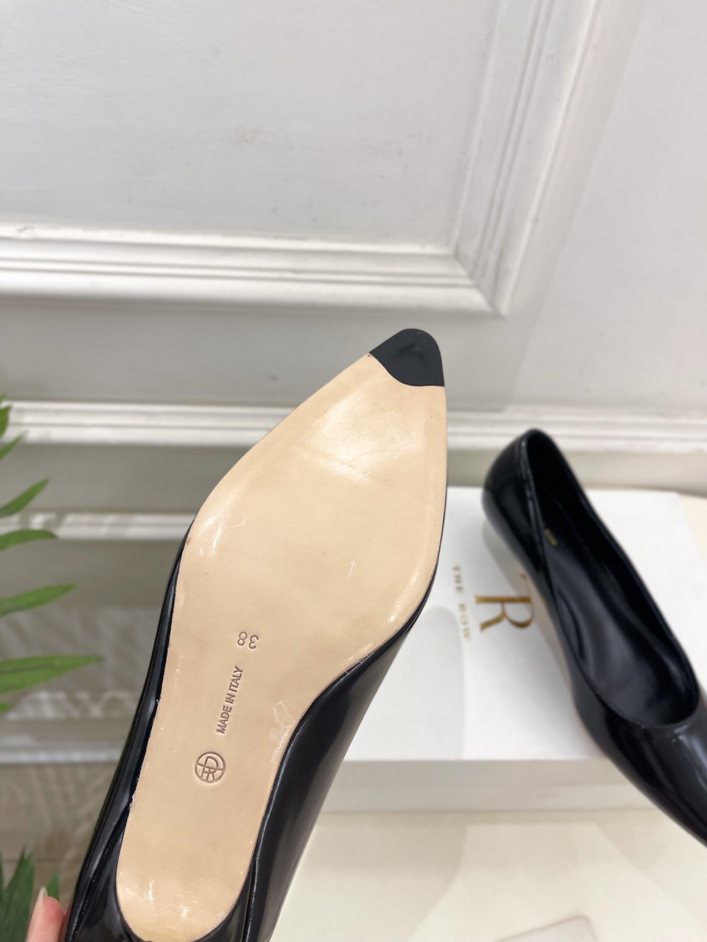 The Row 25ss TR Kitten heel Pointed Toe Shoes 35mm Black Sheepskin 425560