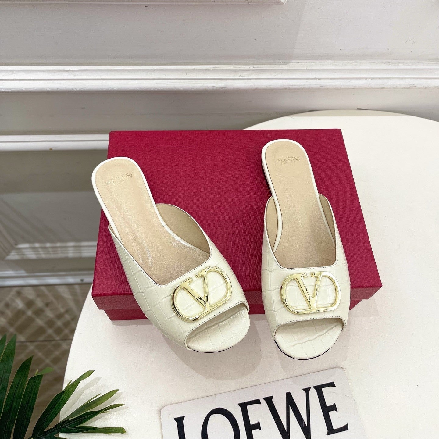 Vlogo Slides Cream Croc-Embossed Leather 746266