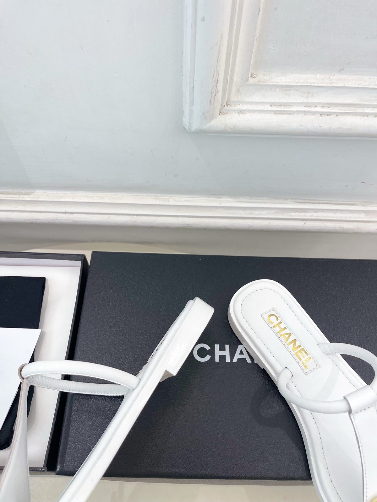 Chanel 26s Thong Sandals In White Lambskin With Gold Tone Cc Logo