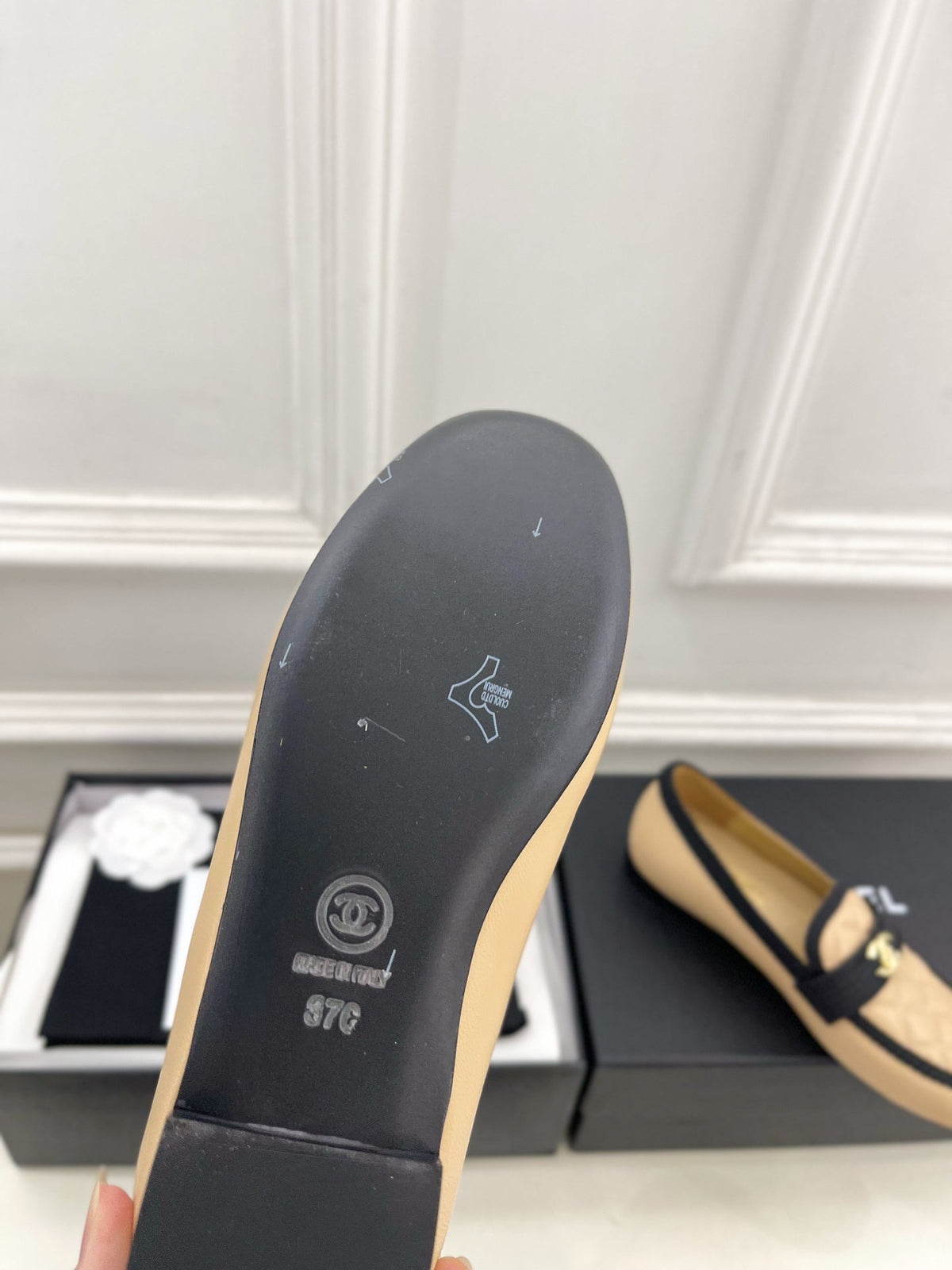 Chanel 26s Loafer Mules In Beige Lambskin And Black Fabric