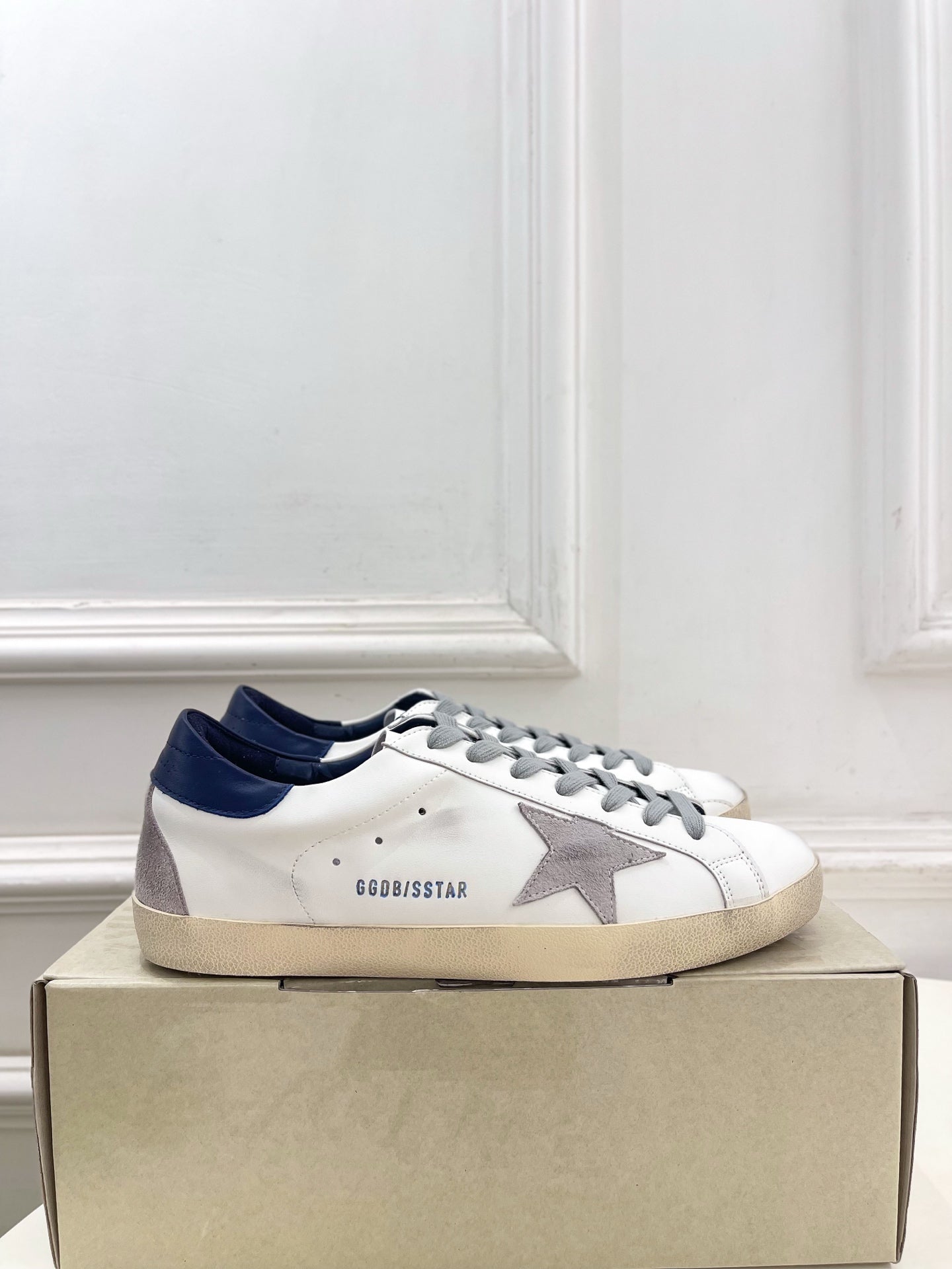 Golden Goose 26s Super-Star Grey Star White Black Leather 947749