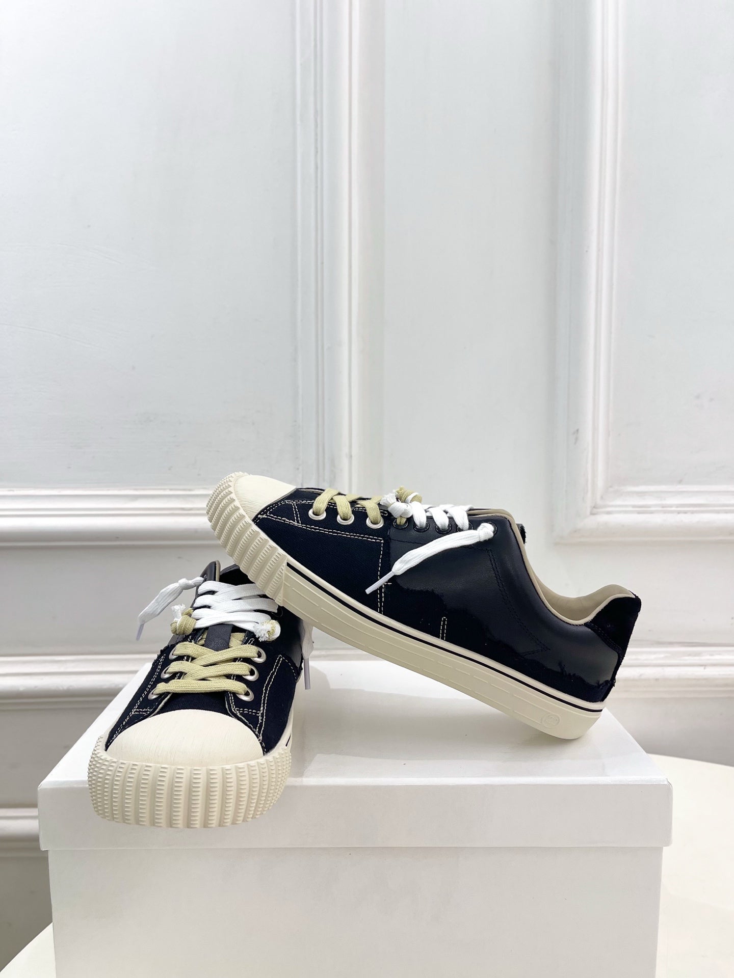 MM6 26s New Evolution Sneakers Black Canvas Calfskin 947483