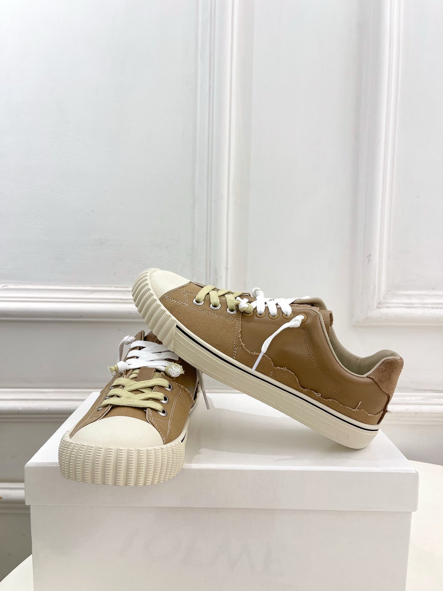 MM6 26s New Evolution Sneakers Brown Calfskin 947486