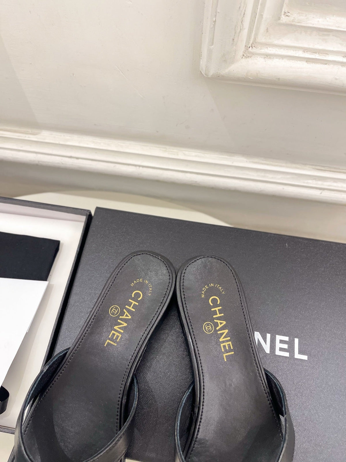 CC 26s Square Toe Thong Sandals Black Leather 946865
