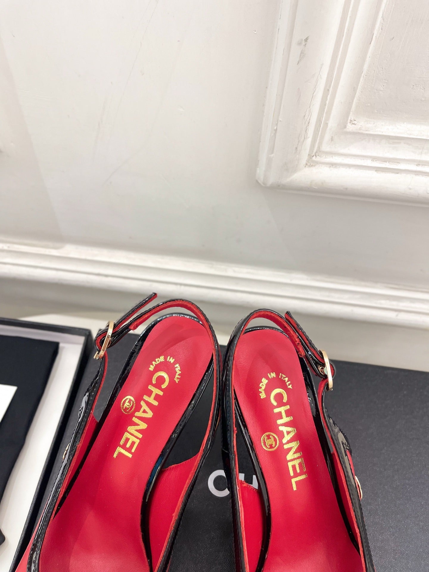 CC 26s Slingbacks Conic Heel 9cm Black Red Leather 946883