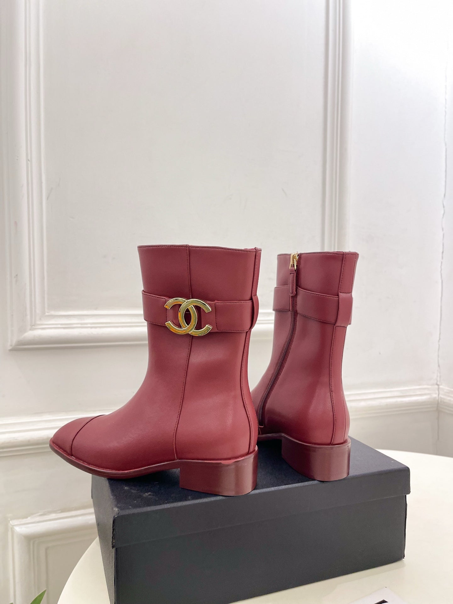 CC 26s Turn-Lock Ankle Boots Burgundy Lambskin 946901