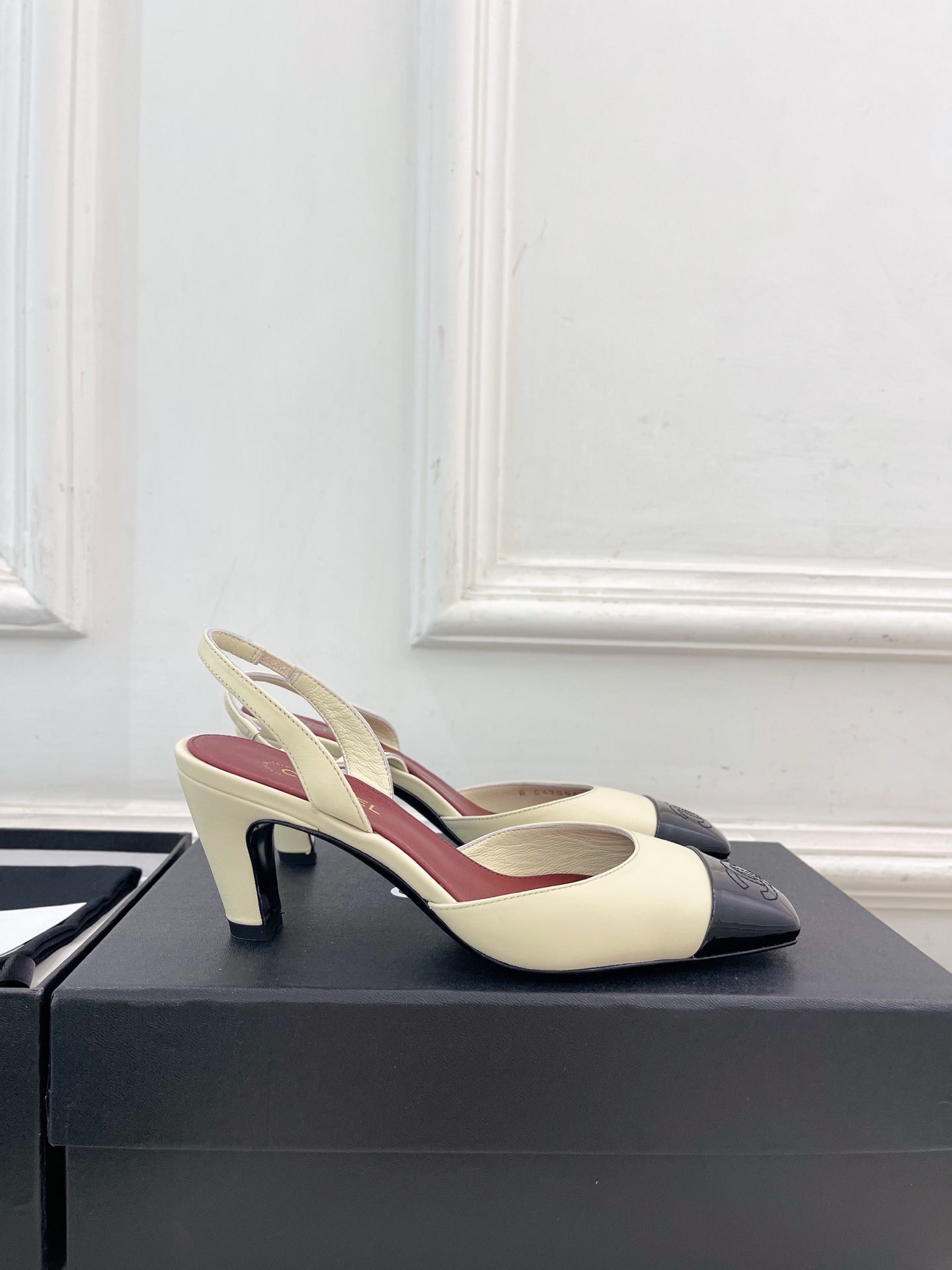 CC 26s Square Toe Slingback 6.5cm Black Cream Leather 946910