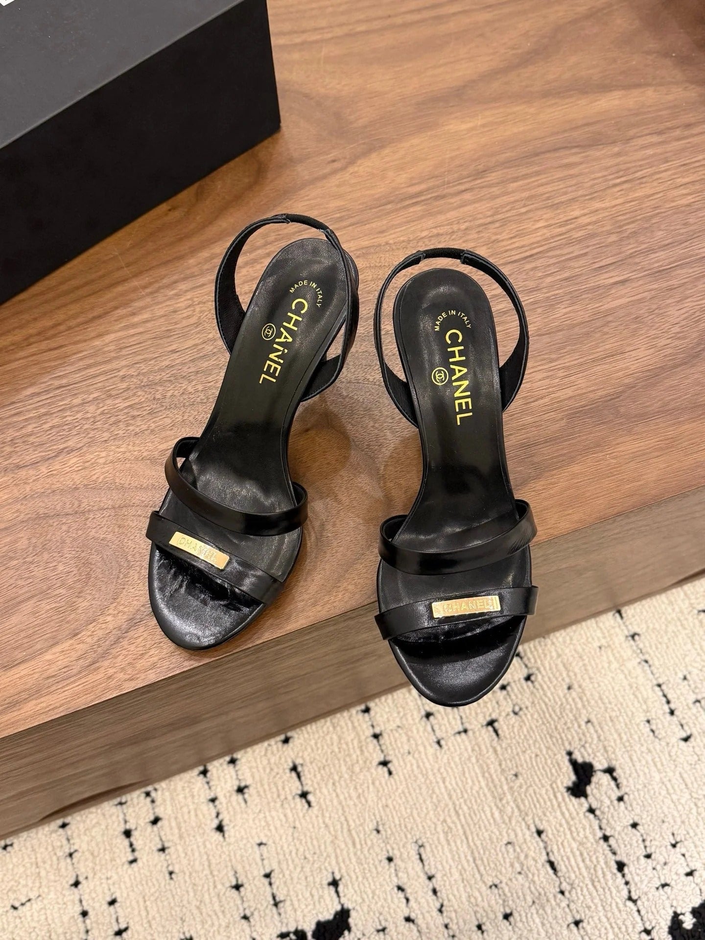 CC 26s Sandals 80 Black Sheepskin 183530