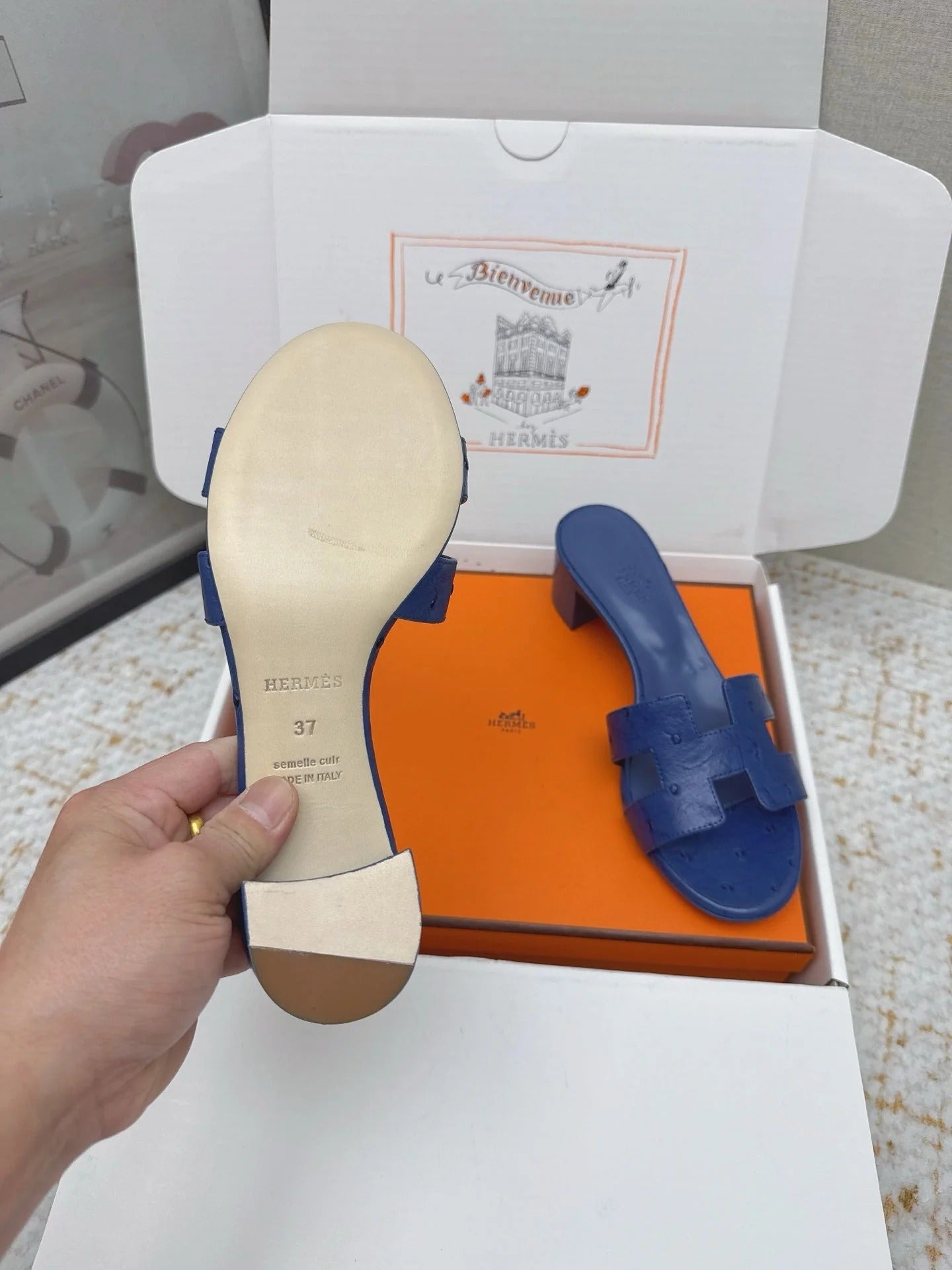 HM 26ss Oran Sandals 50 Blue Encre Ostrich Leather 625131