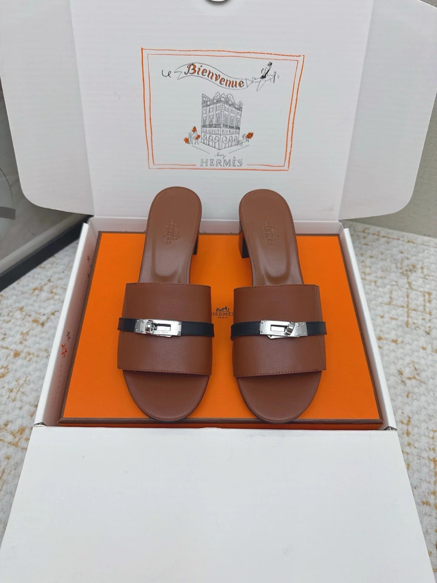 HM 26ss Oasis Sandals 50 Brown Black Sheepskin Sliver Buckle 625173