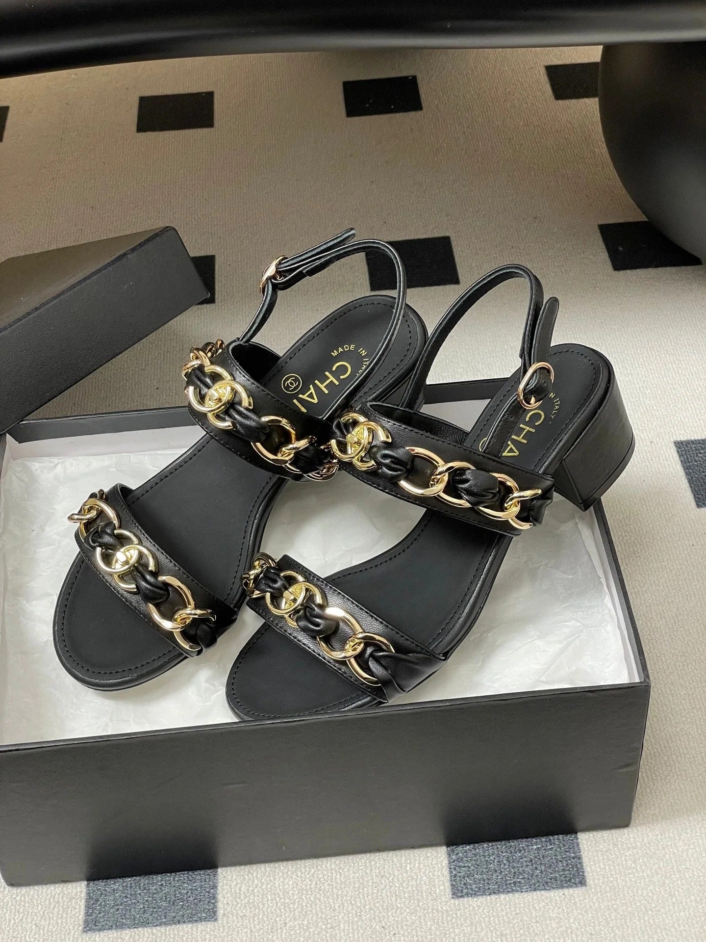 CC 26s Buckle Chain Sandals 55 Black Sheepskin 649474