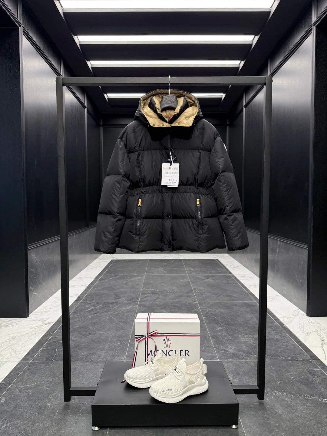 MONCLER 25S JACKET IN BLACK 017