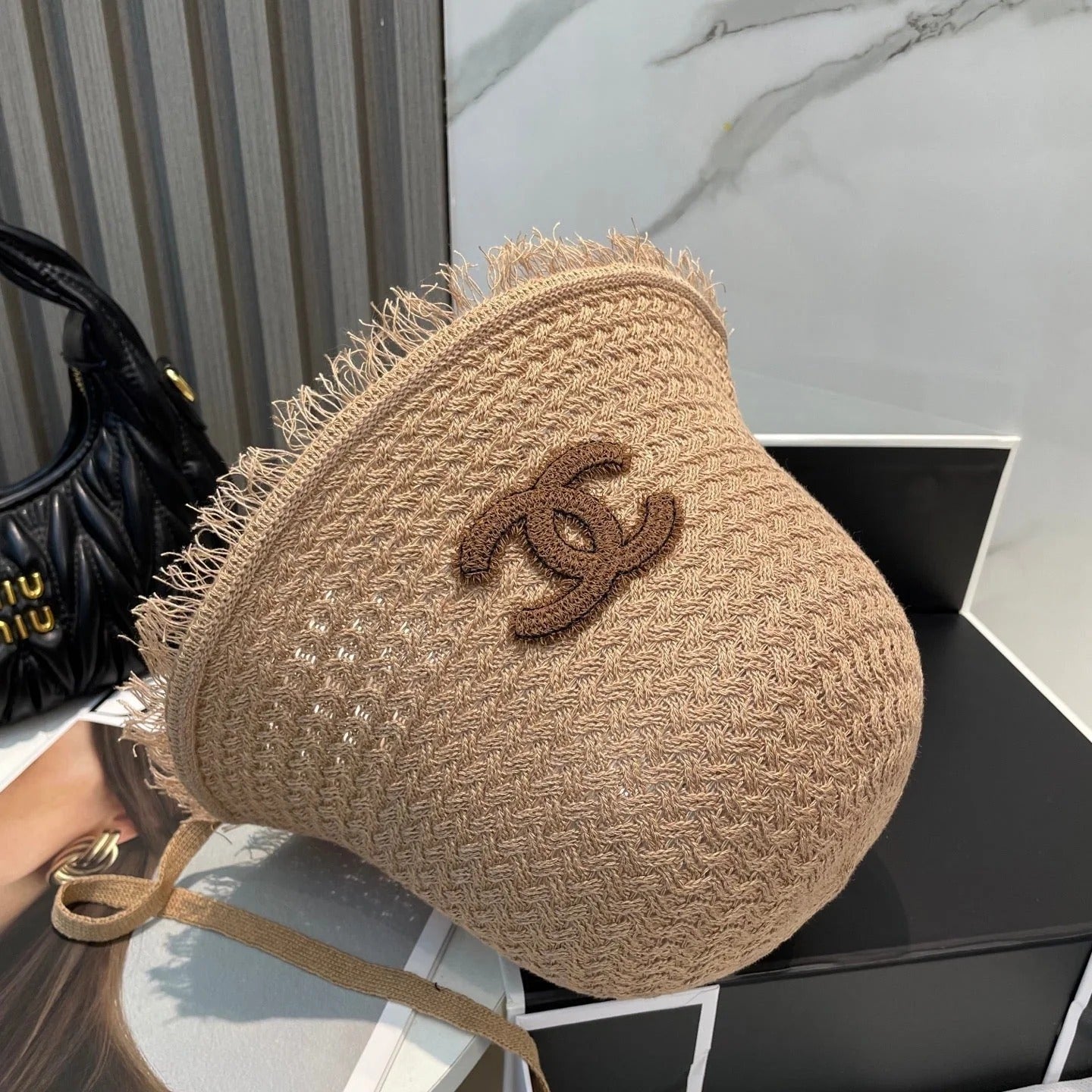 KNITTED BUCKET HAT BROWN 673883
