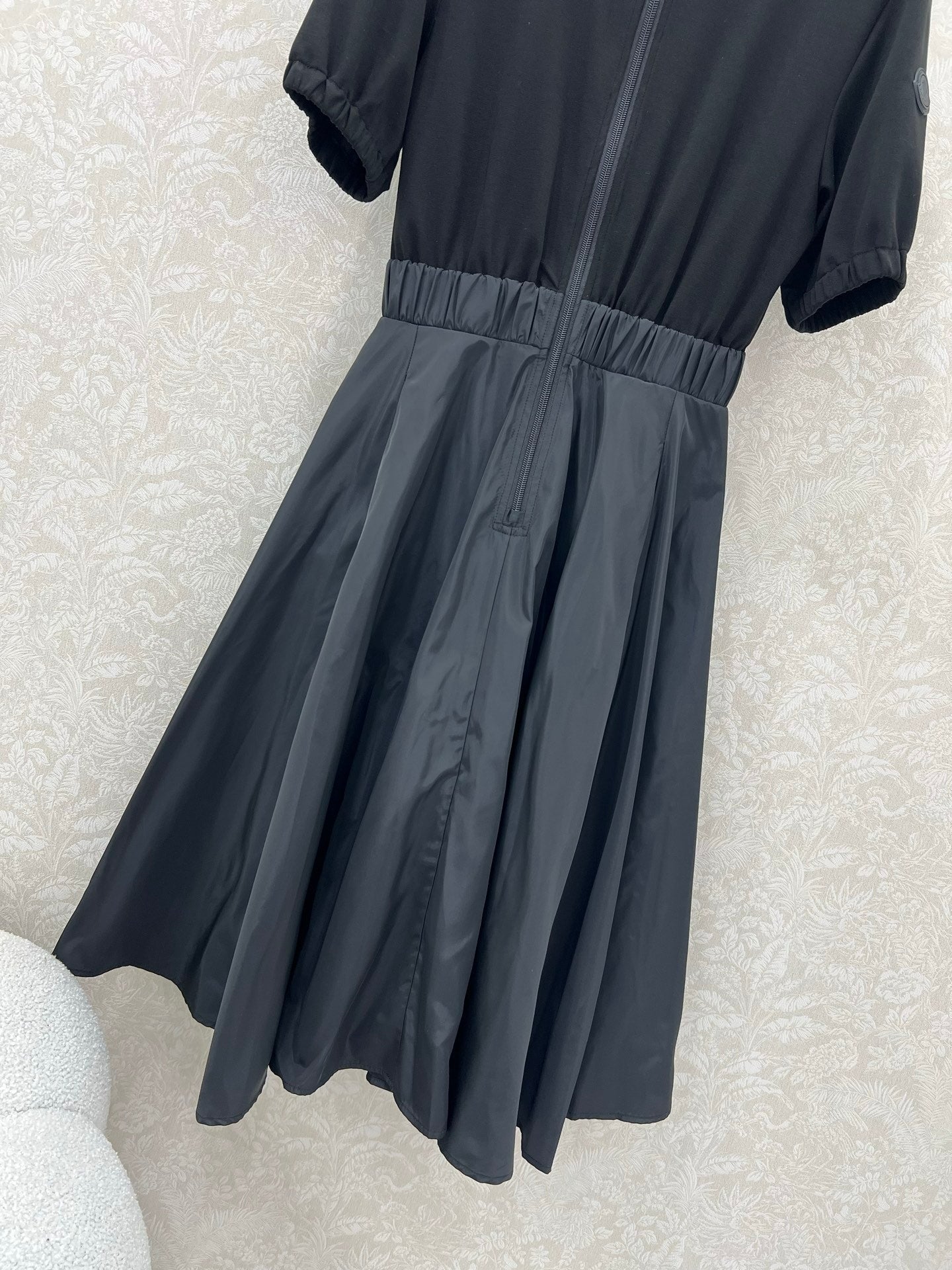 MONCLER SHORT-SLEEVE LONG DRESS WITH STAND COLLAR 275248