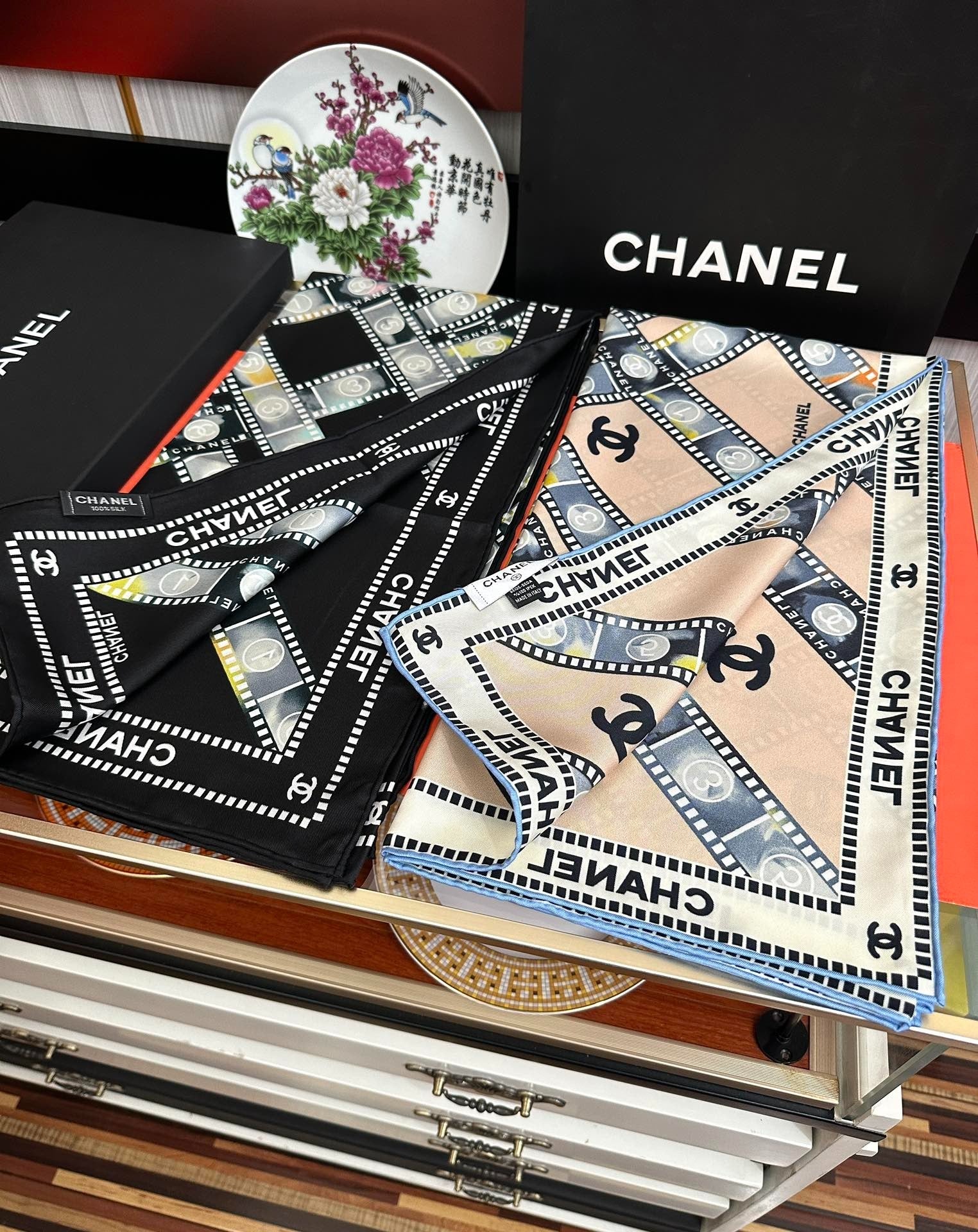 CHANEL 25S SCARF 90 IN SILK 727362
