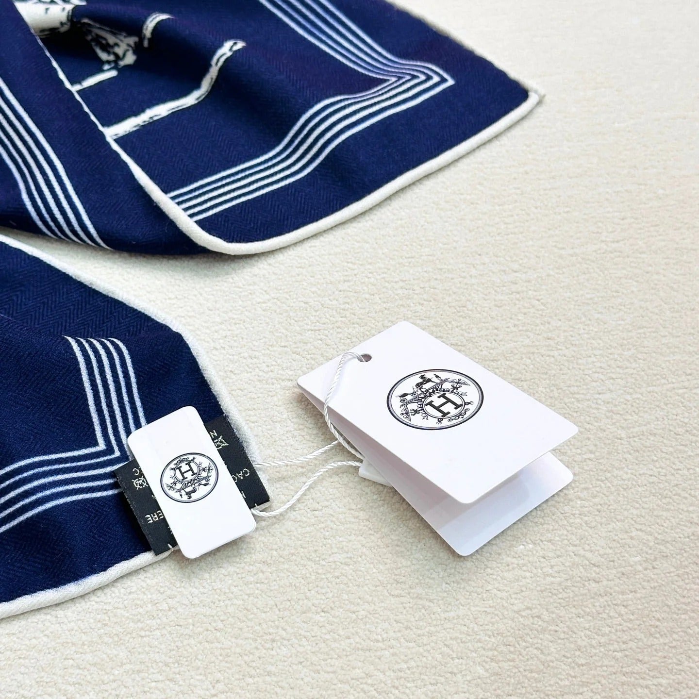 HERMES 25S SCARF 135 IN CASHMERE SILK 854594