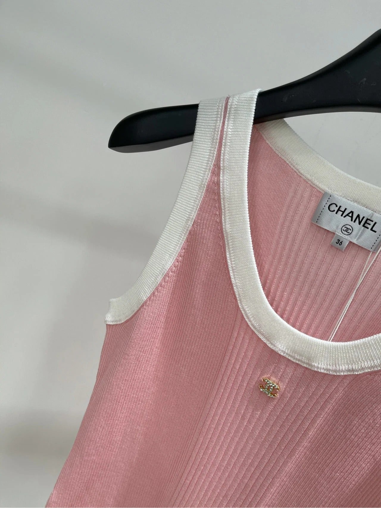 CHANEL SHORT-SLEEVE KNIT SWEATER 259270