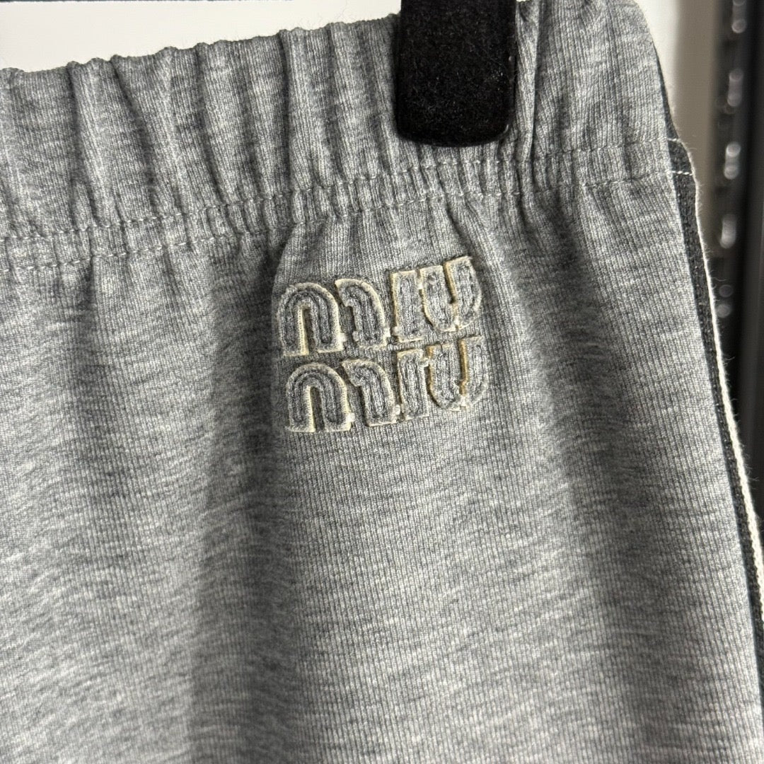 MIUMIU SWEATSHIRT AND STRAIGHT PANTS SET STYLE 224
