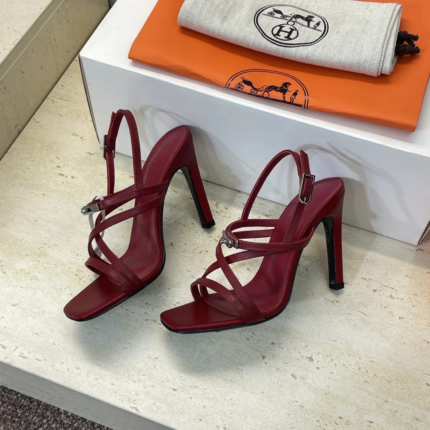 HM 26ss Kelly Sliver Buckle Sandals 95 Dark Red Calfskin 607175