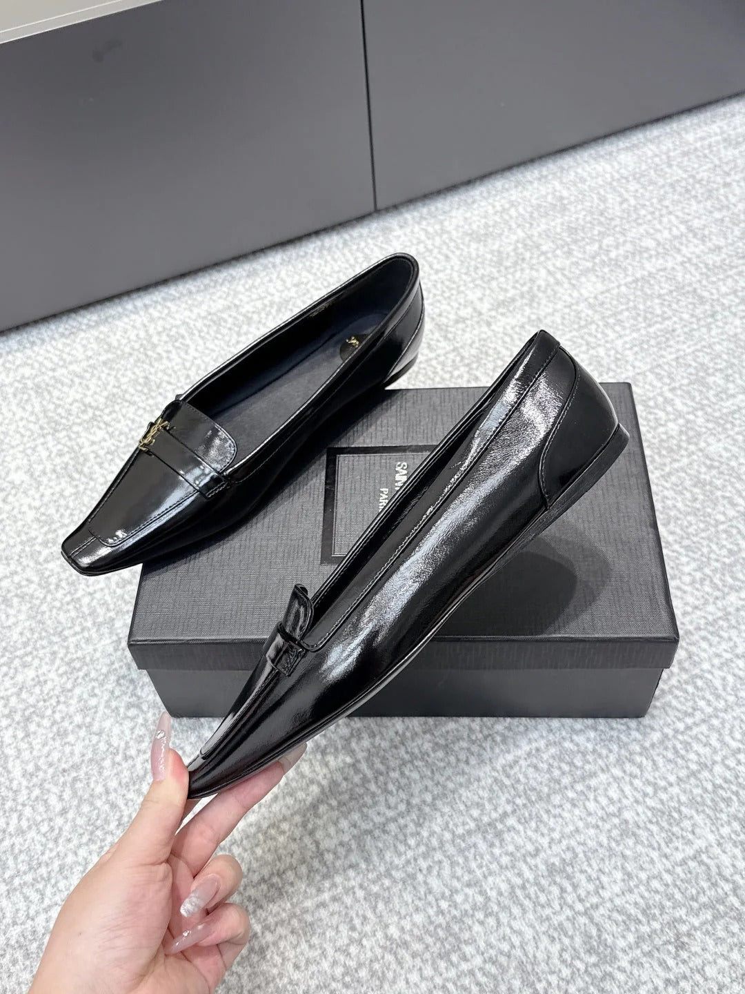 YSL 26ss Square Toe Loafers Black Glossy Leather 662729