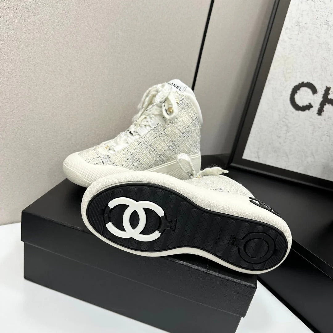 CC 26s Casual Sneakers Ivory Black Fabric Sheepskin 626369