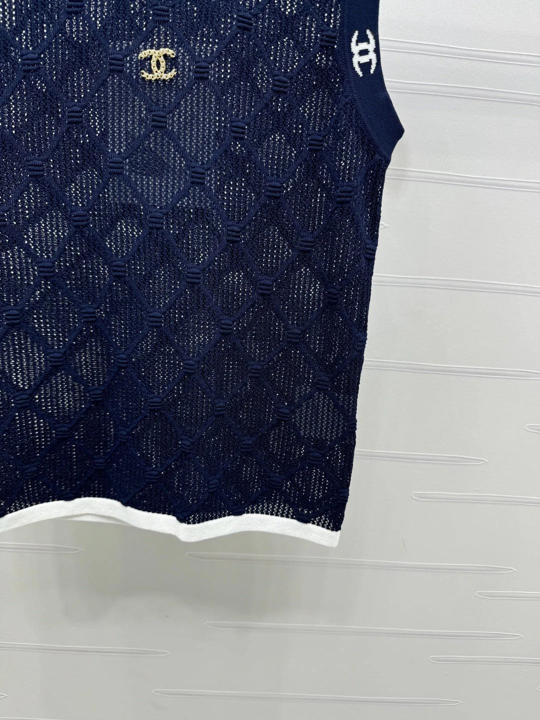 CHANEL SLEEVELESS TOP 264031