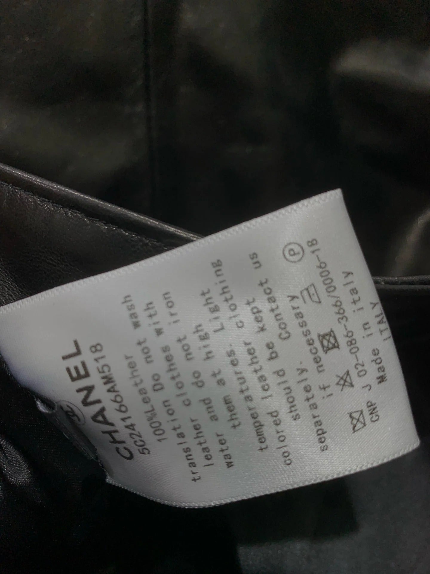 CHANEL 25S ROUND-NECK LEATHER JACKET 410