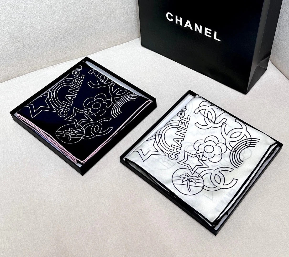 CHANEL 25S SCARF 90 IN TWILL SILK 740294